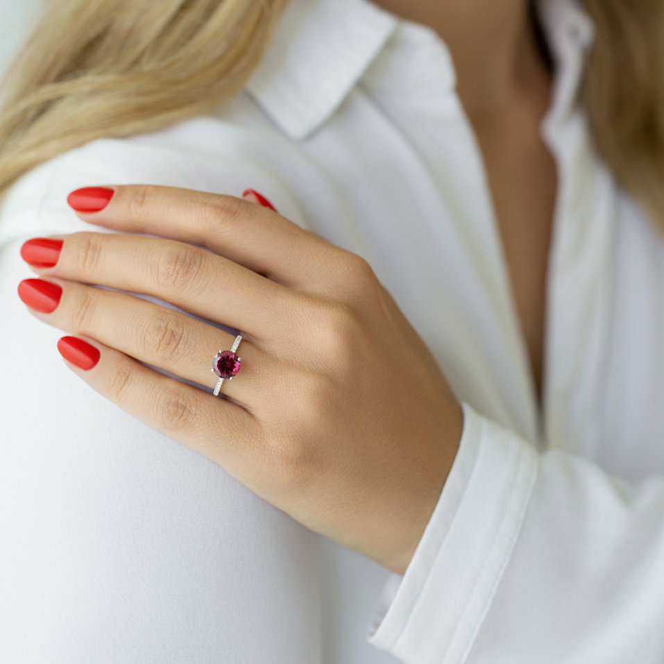 Diamond ring with Amethyst Bethy