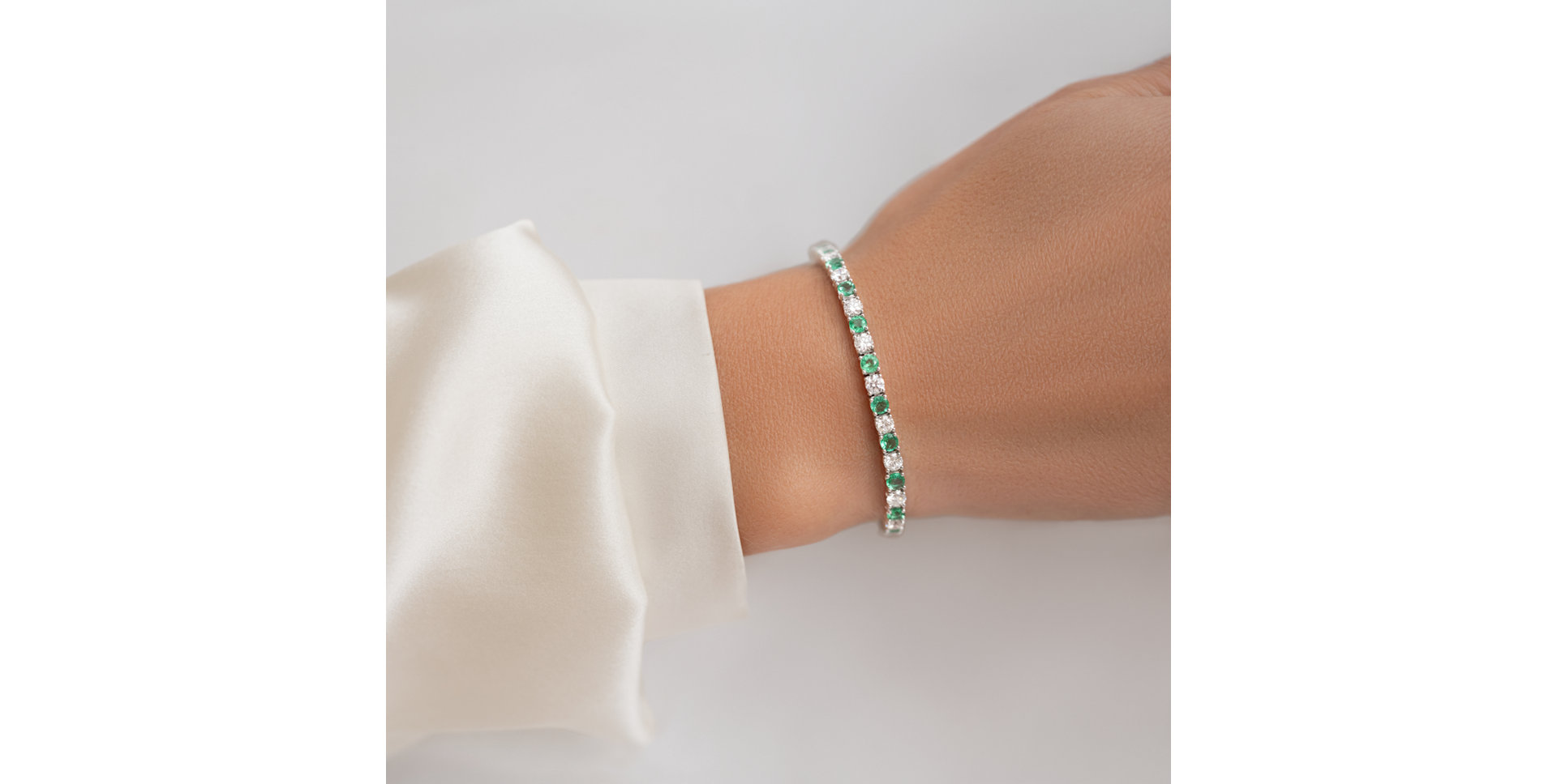 Diamond bracelet with Emerald Mystic Tide