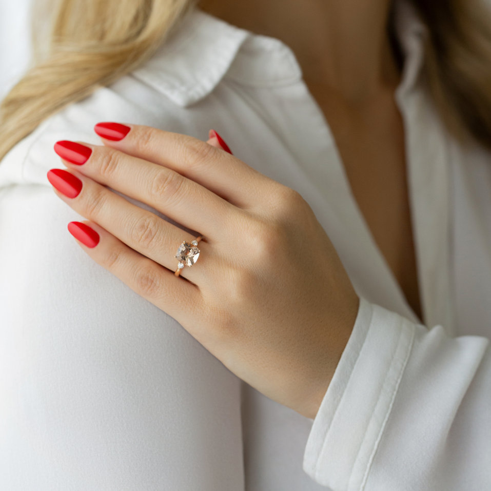 Diamond ring with Topaz The Duchess