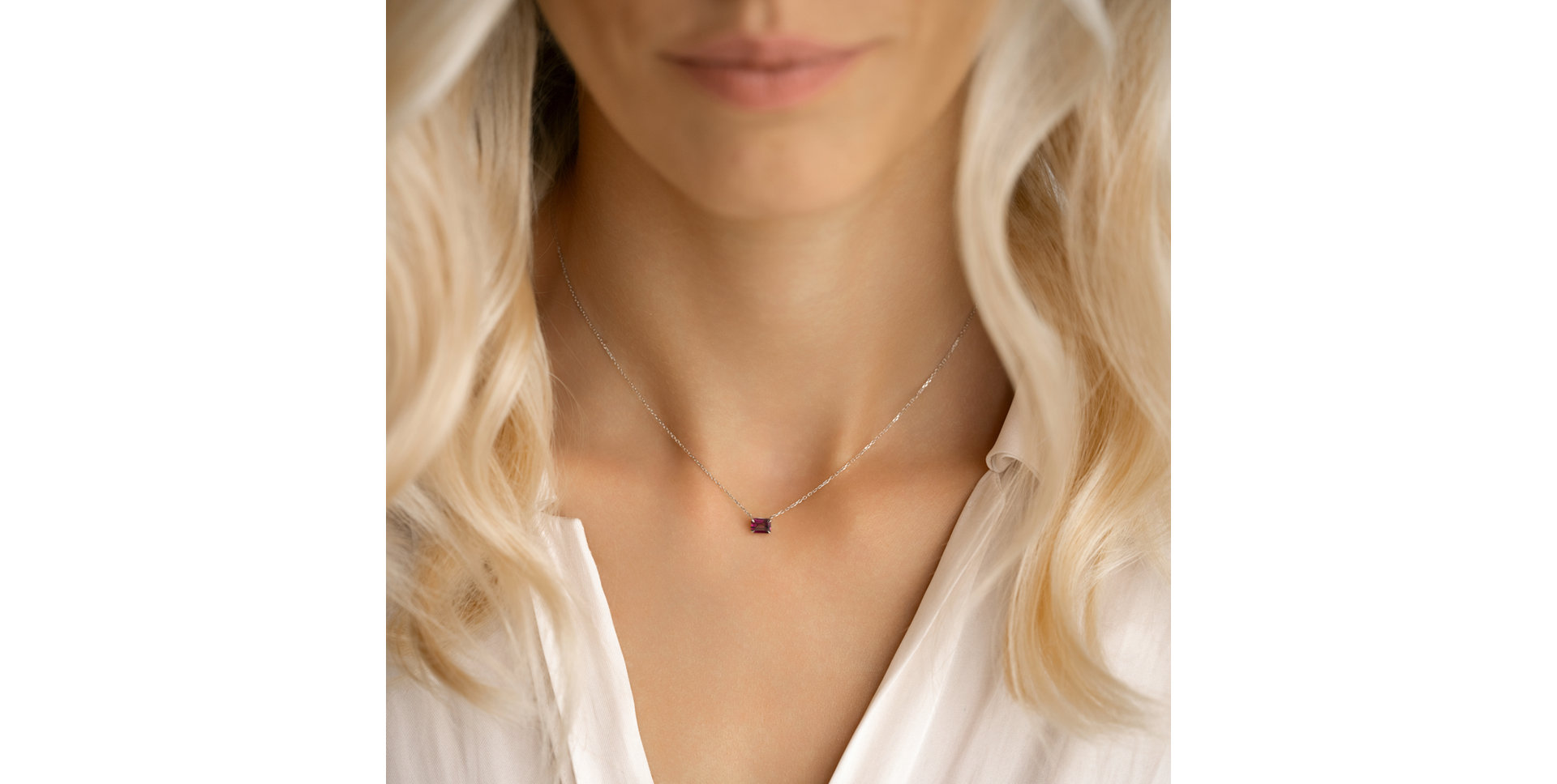Necklace with Rhodolite Corinne
