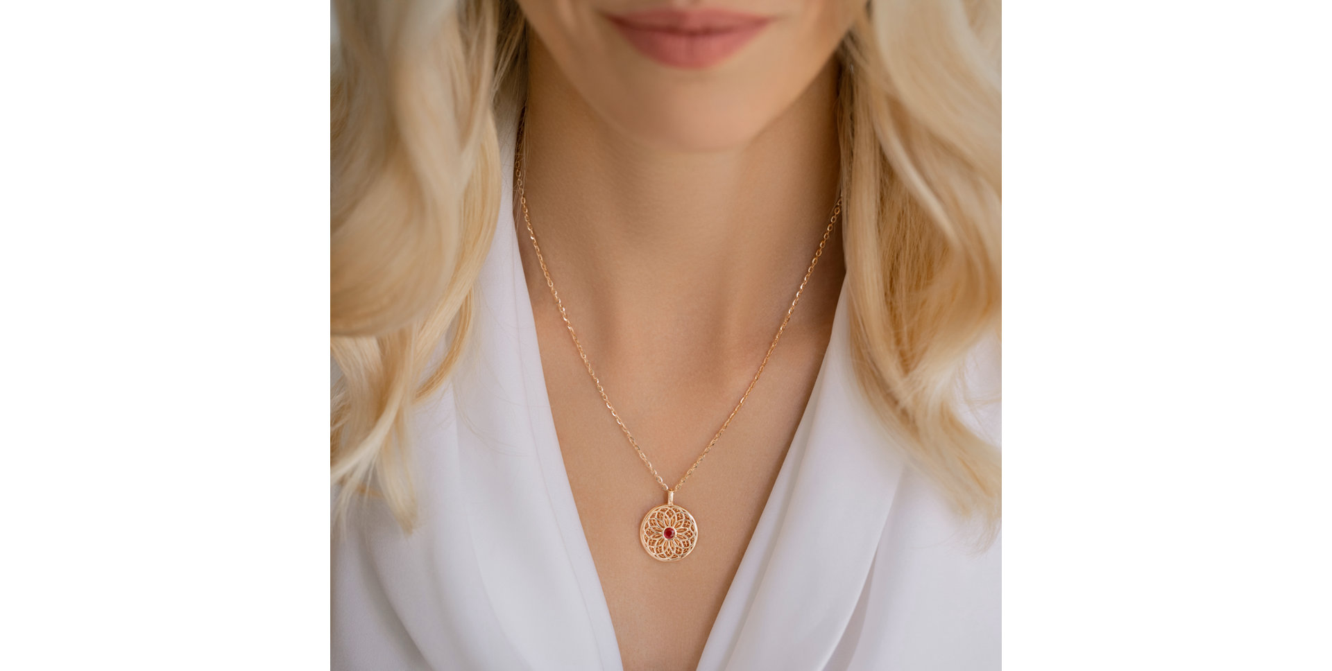 Necklace with Sapphire Mirelleon