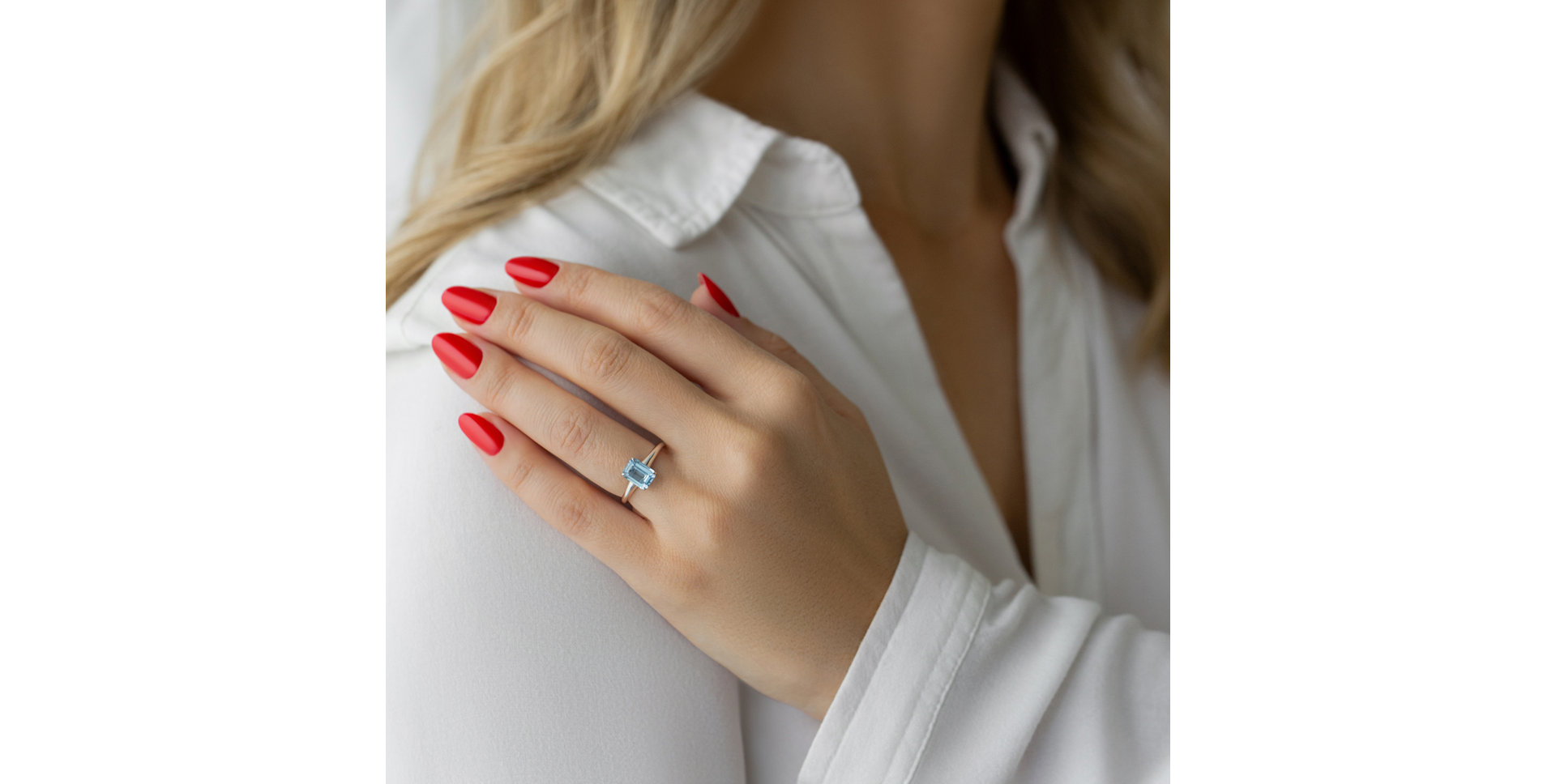 Ring with Topaz Vaeloria