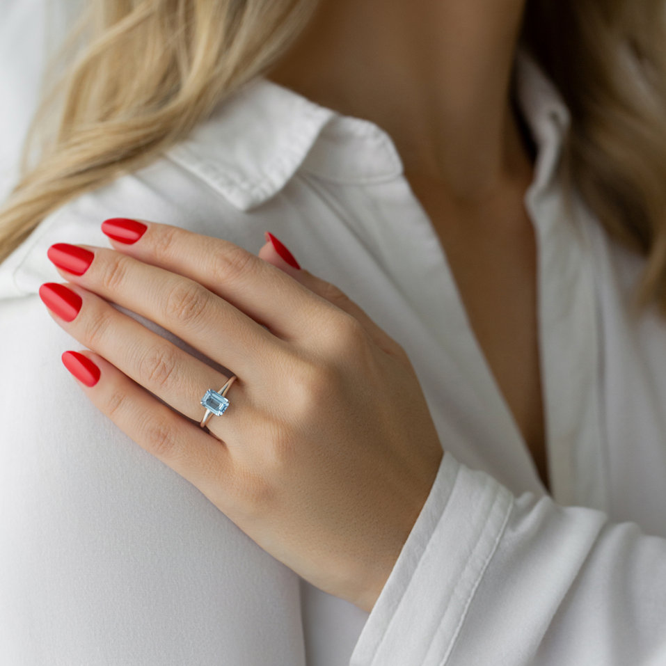 Ring with Topaz Vaeloria