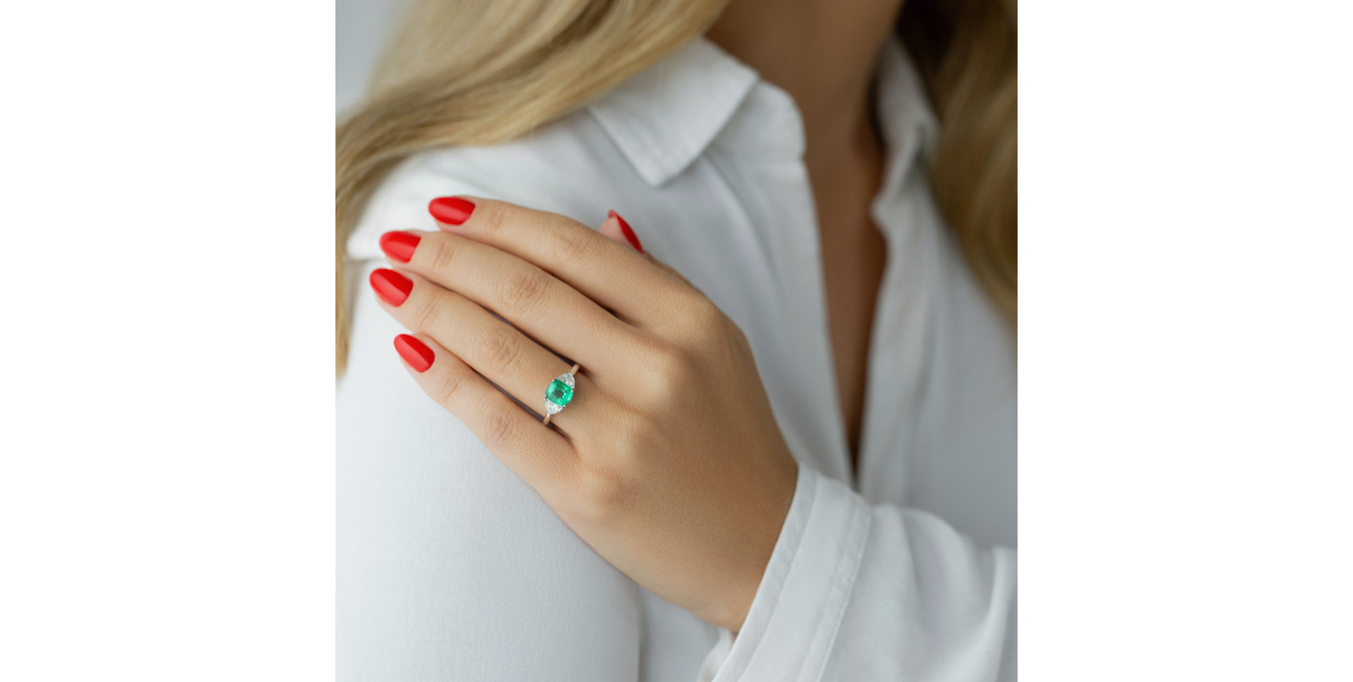 Diamond ring with Emerald Nyx