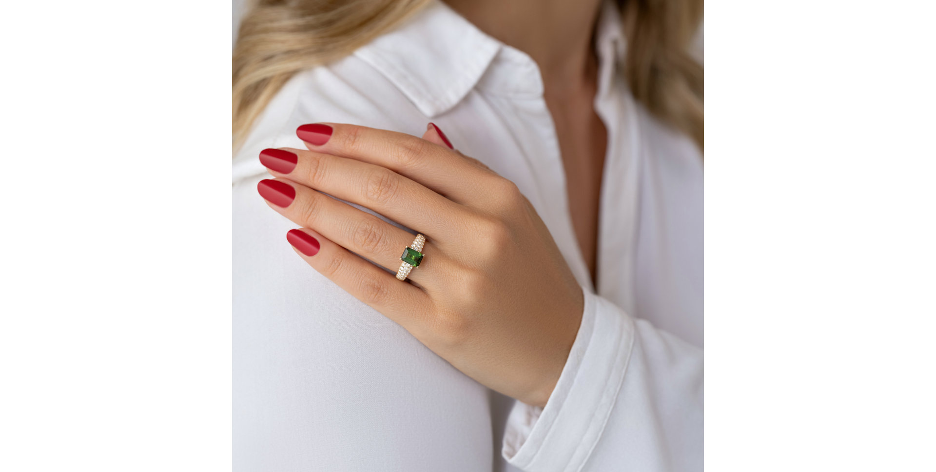 Diamond ring with Rhodolte Diamond Whisper