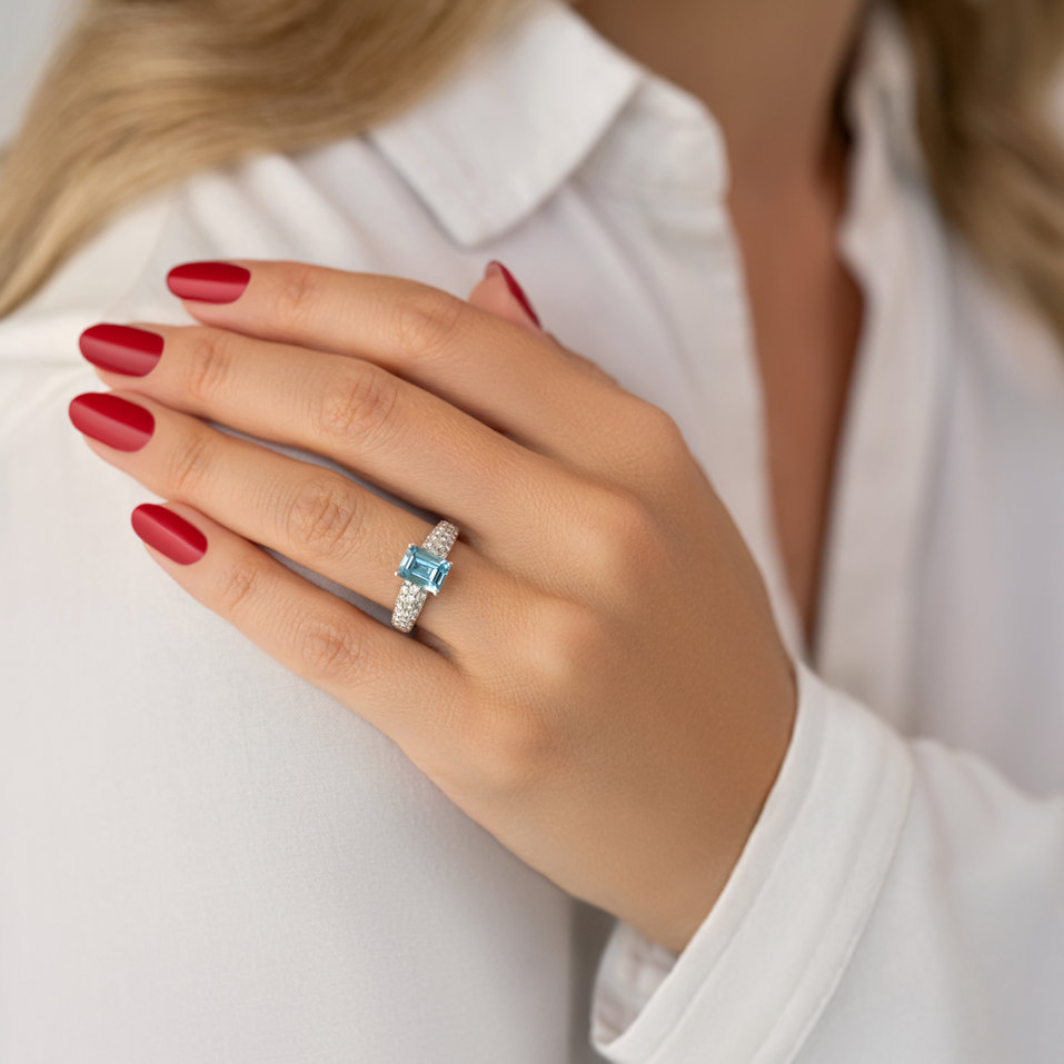Diamond ring with Tanzanite Diamond Whisper