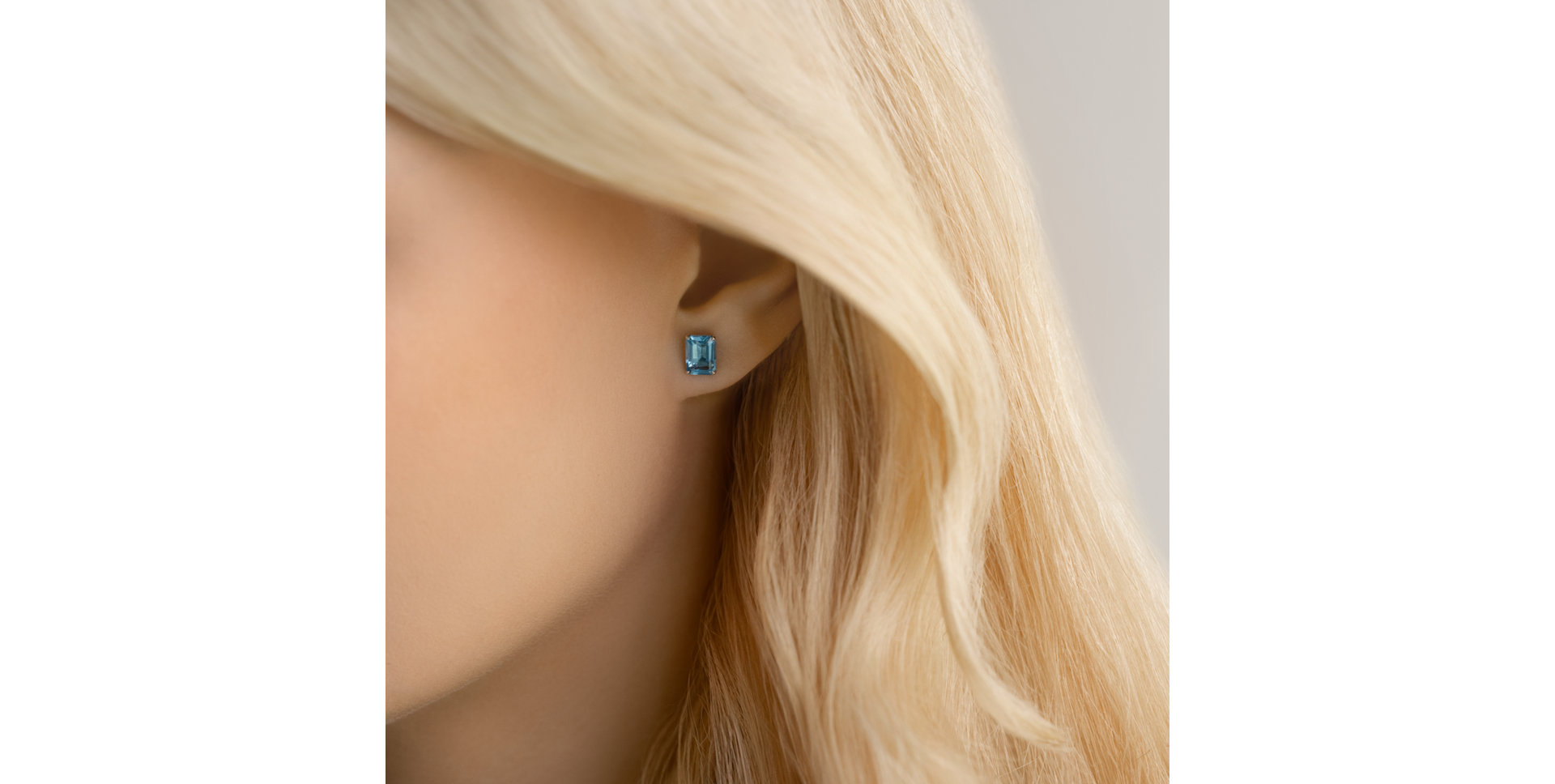 Earrings with Topaz Vaeloria