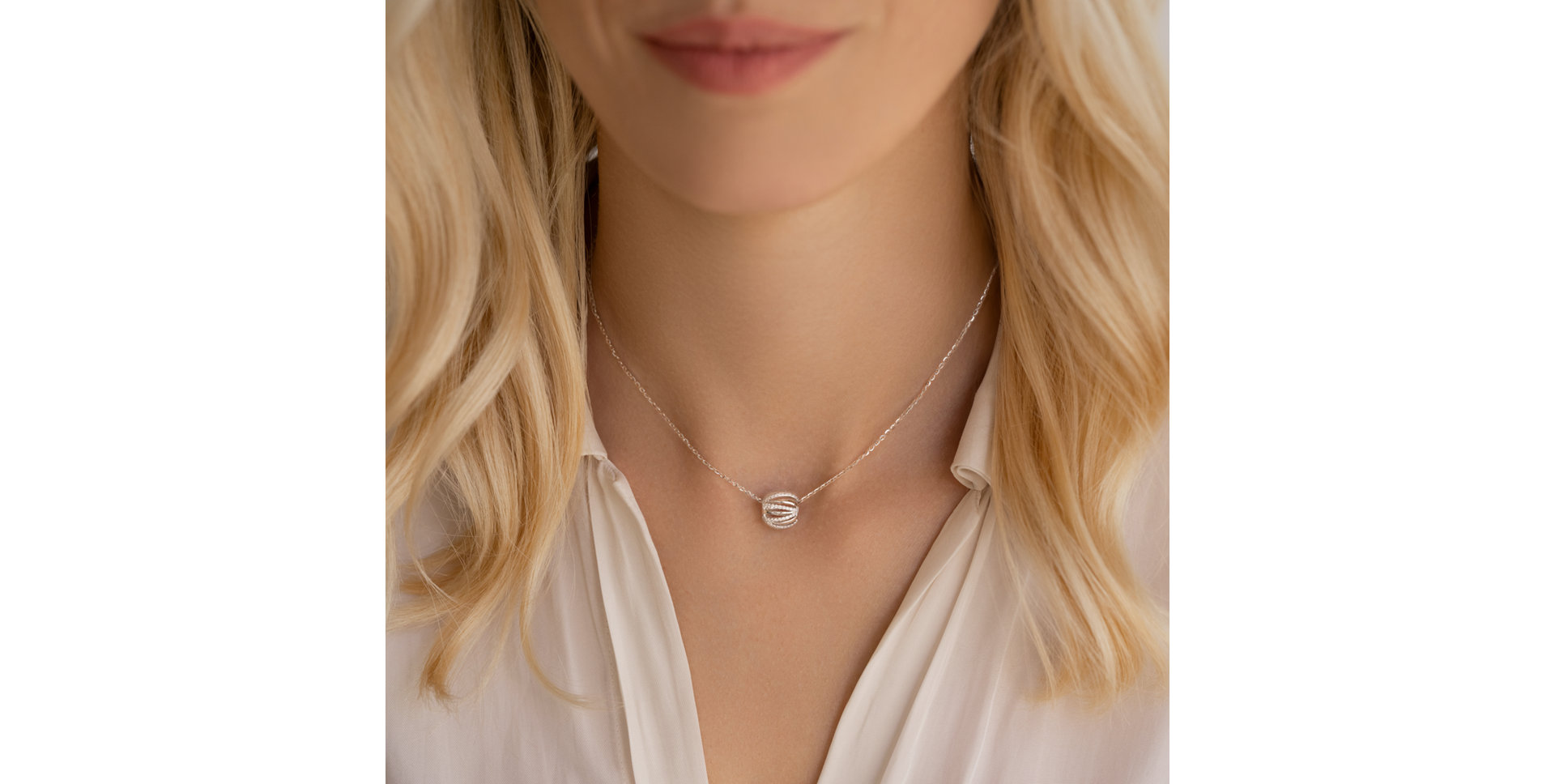 Diamond necklace Gollden Ball