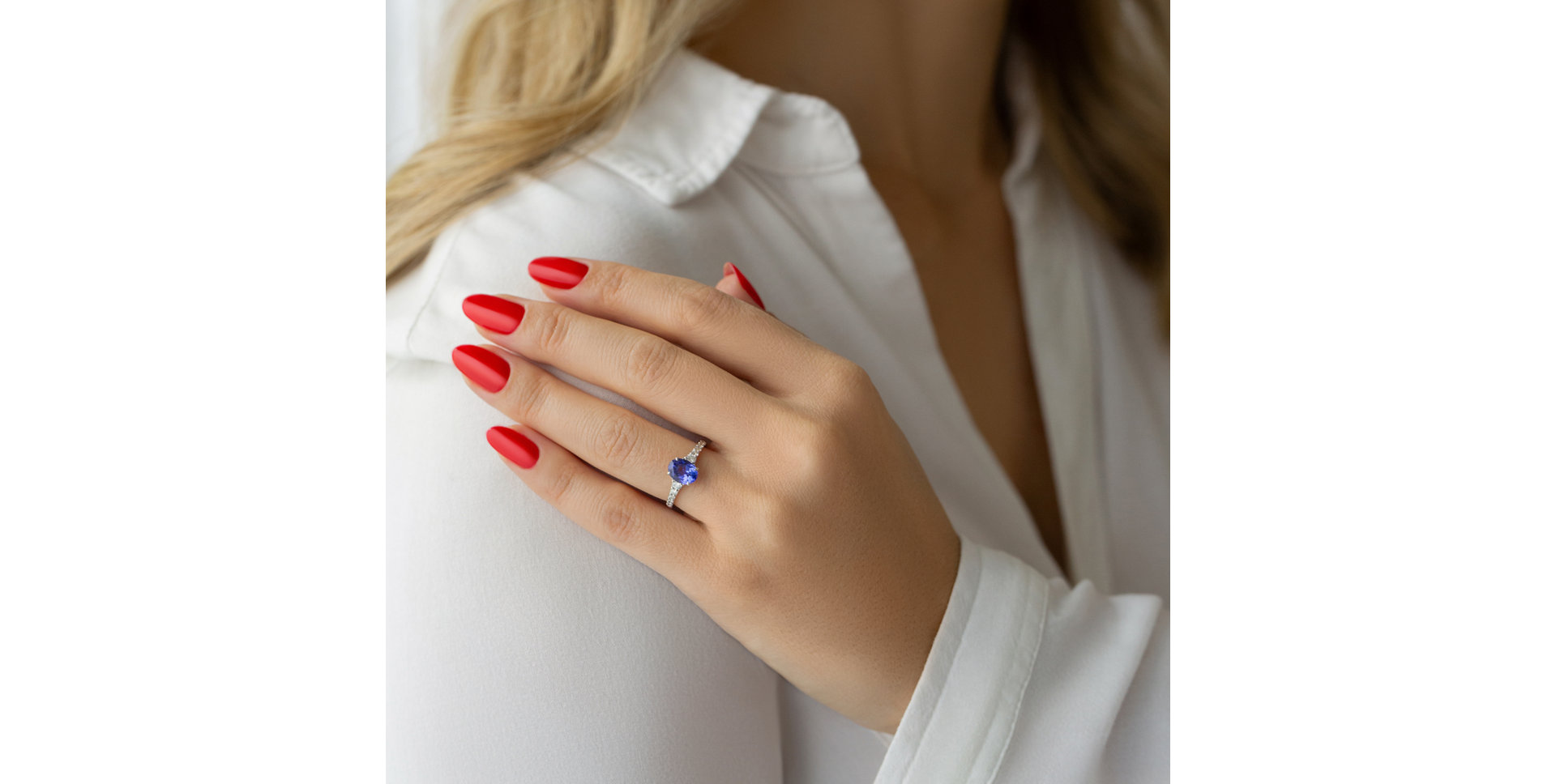 Diamond ring with Tanzanite Shimmering dazzle