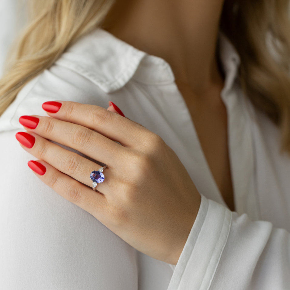 Diamond ring with Tanzanite Fiona