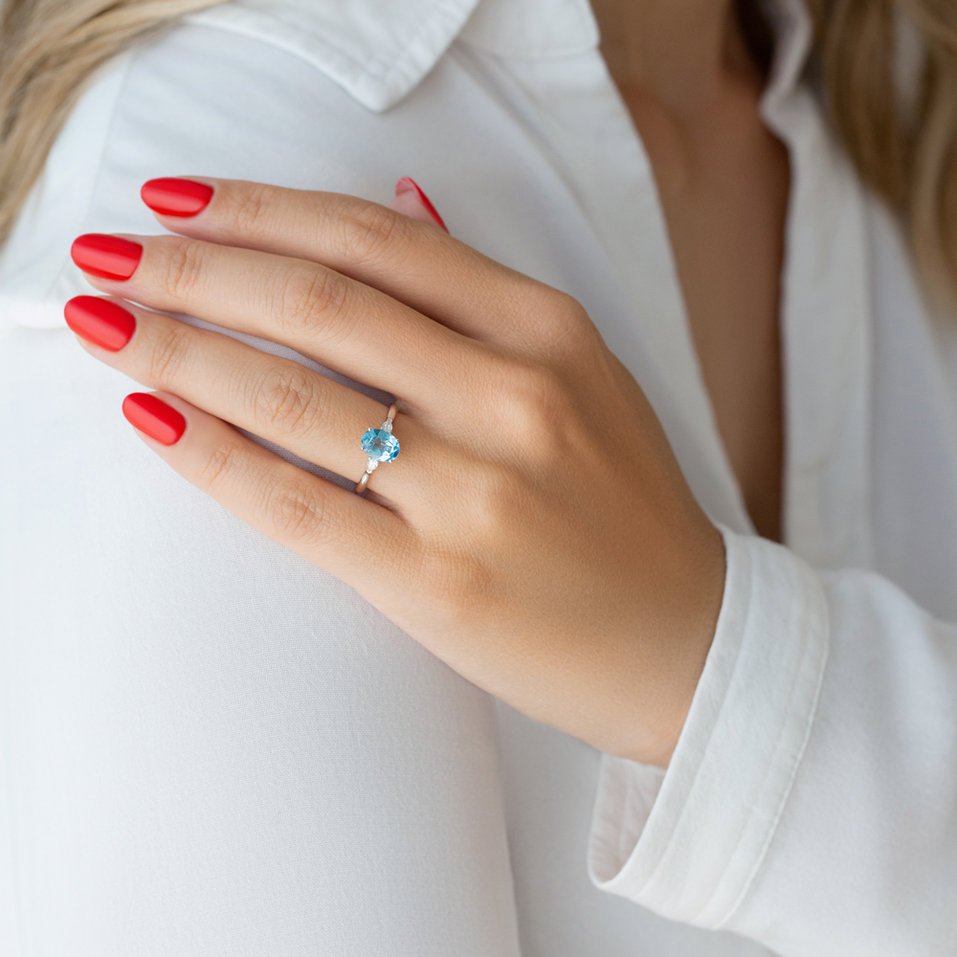 Diamond ring with Sapphire Fiona