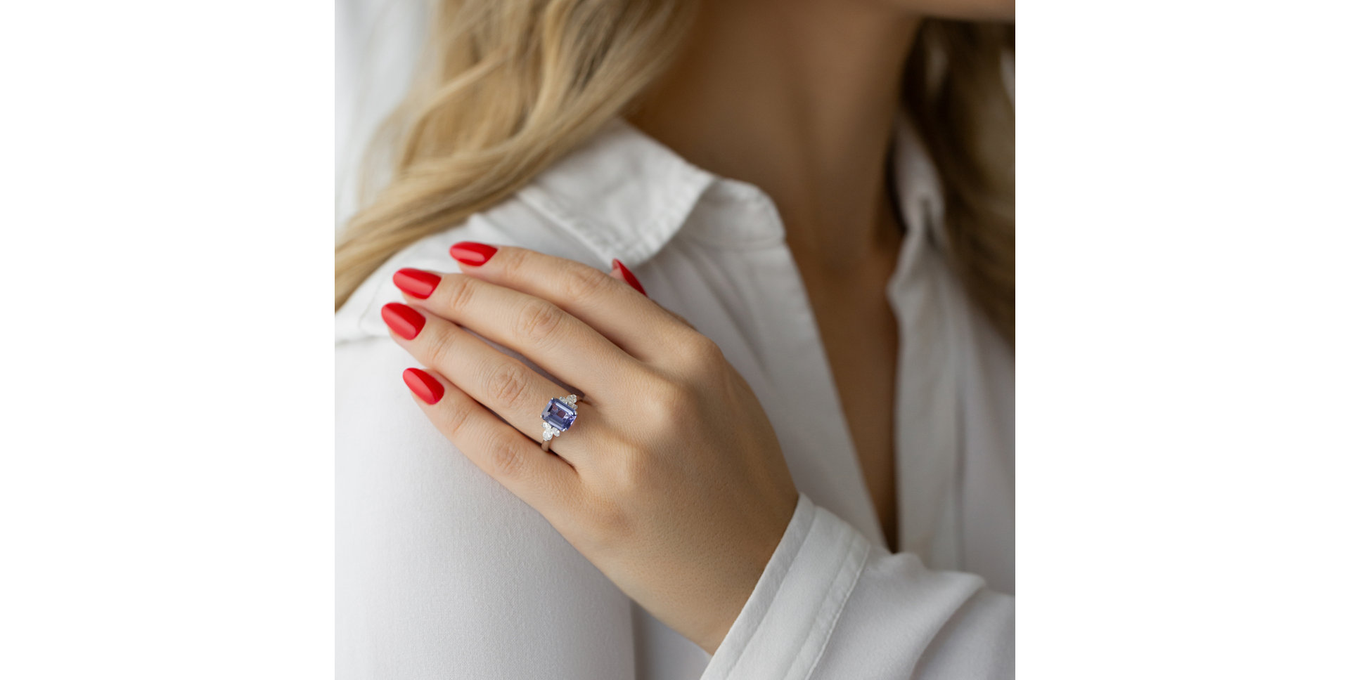 Diamond ring with Tanzanite Blue Magic