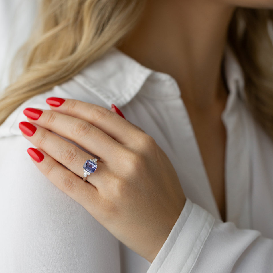 Diamond ring with Tanzanite Blue Magic
