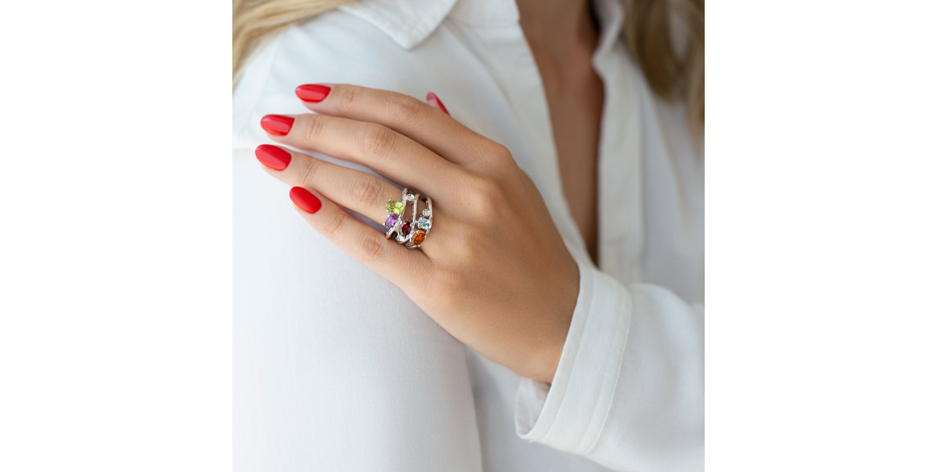 Diamond ring and gemstones Magic World