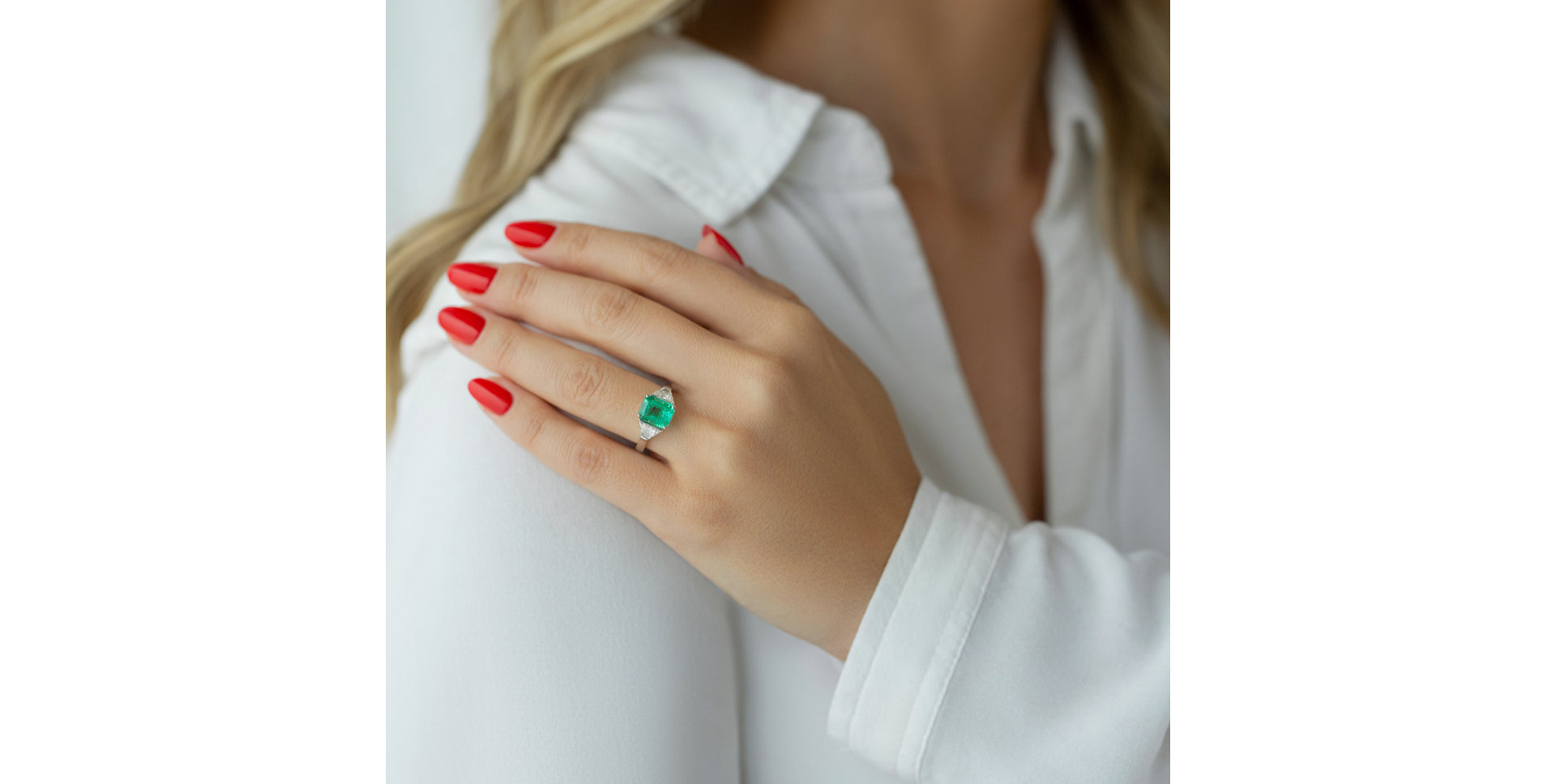 Diamond ring with Emerald Rainforest Tresure