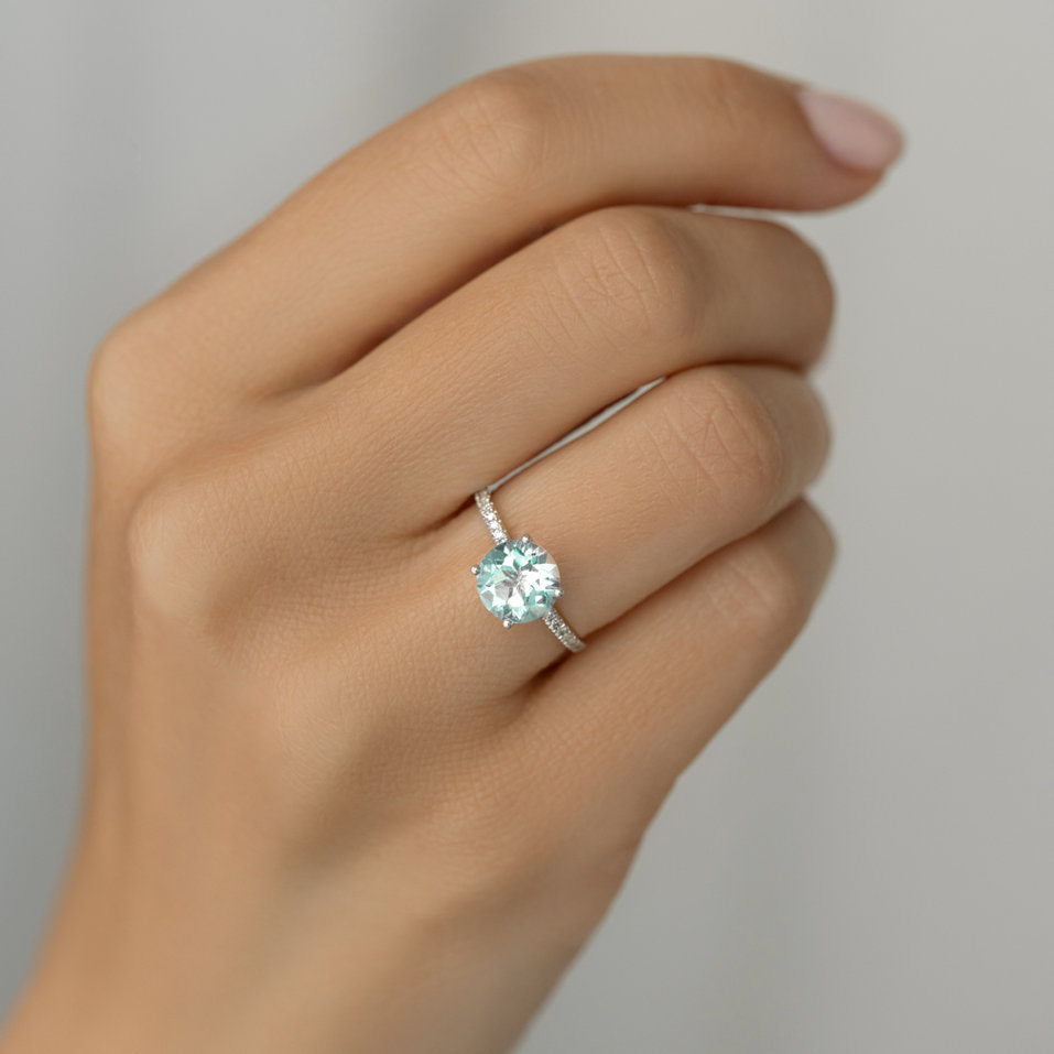 Diamond ring with Topaz Zorabelle