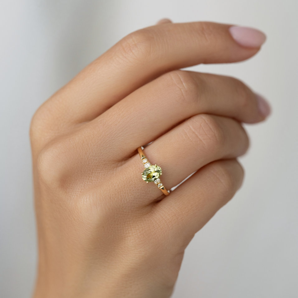 Diamond ring with Peridot Melisandra