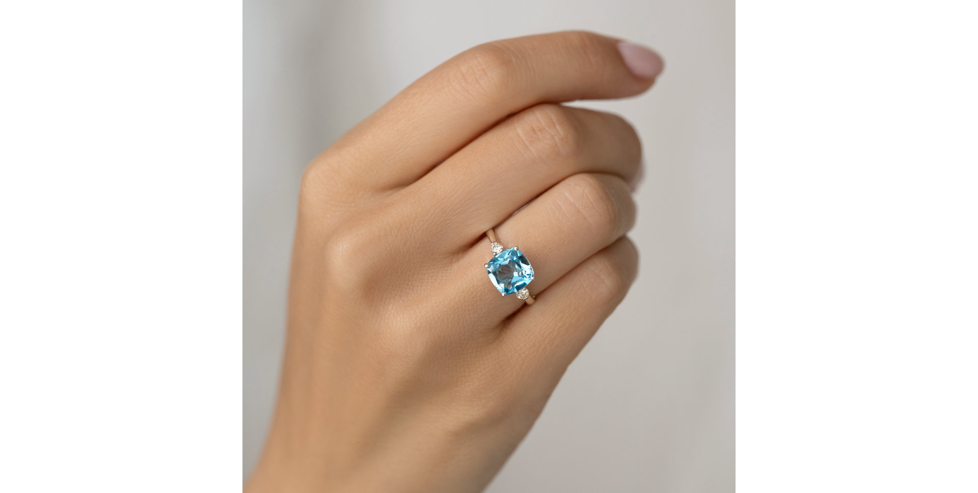 Diamond ring with Amethyst The Countess