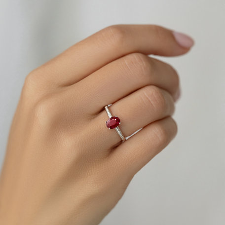 Diamond ring with Rhodolite Lauriene
