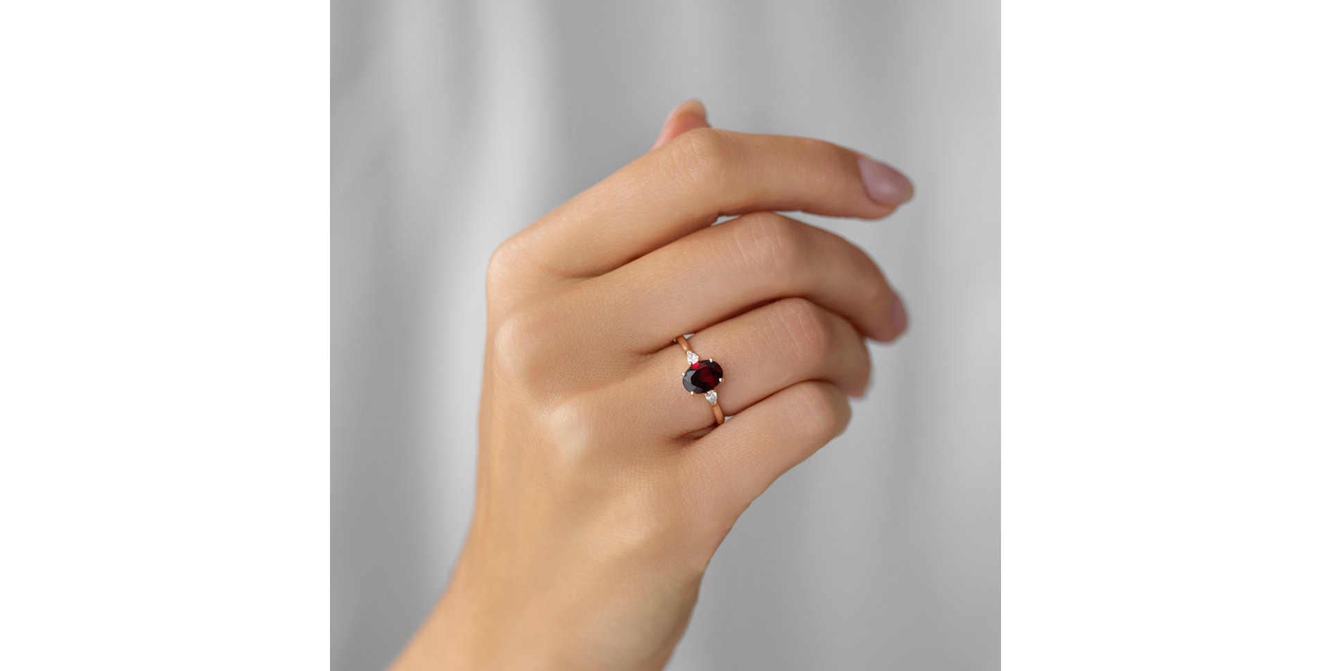 Diamond ring with Rhodolite Annelise