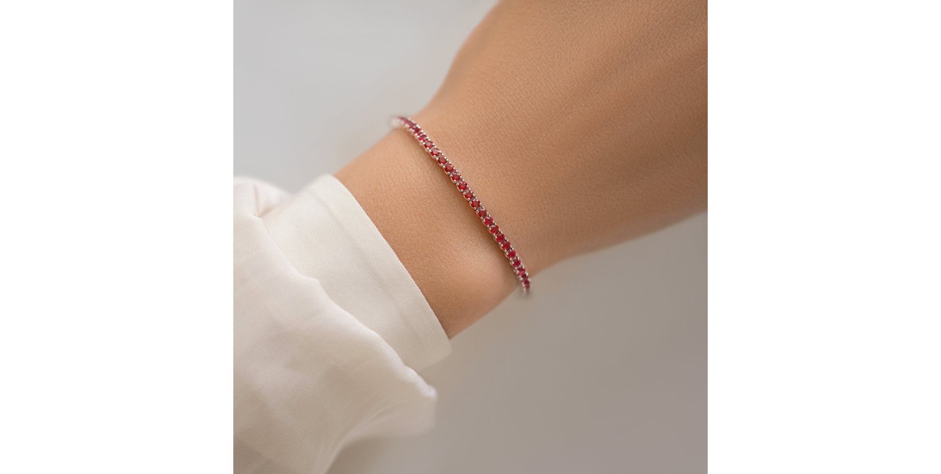 Bracelet with Sapphires Infinite Glow