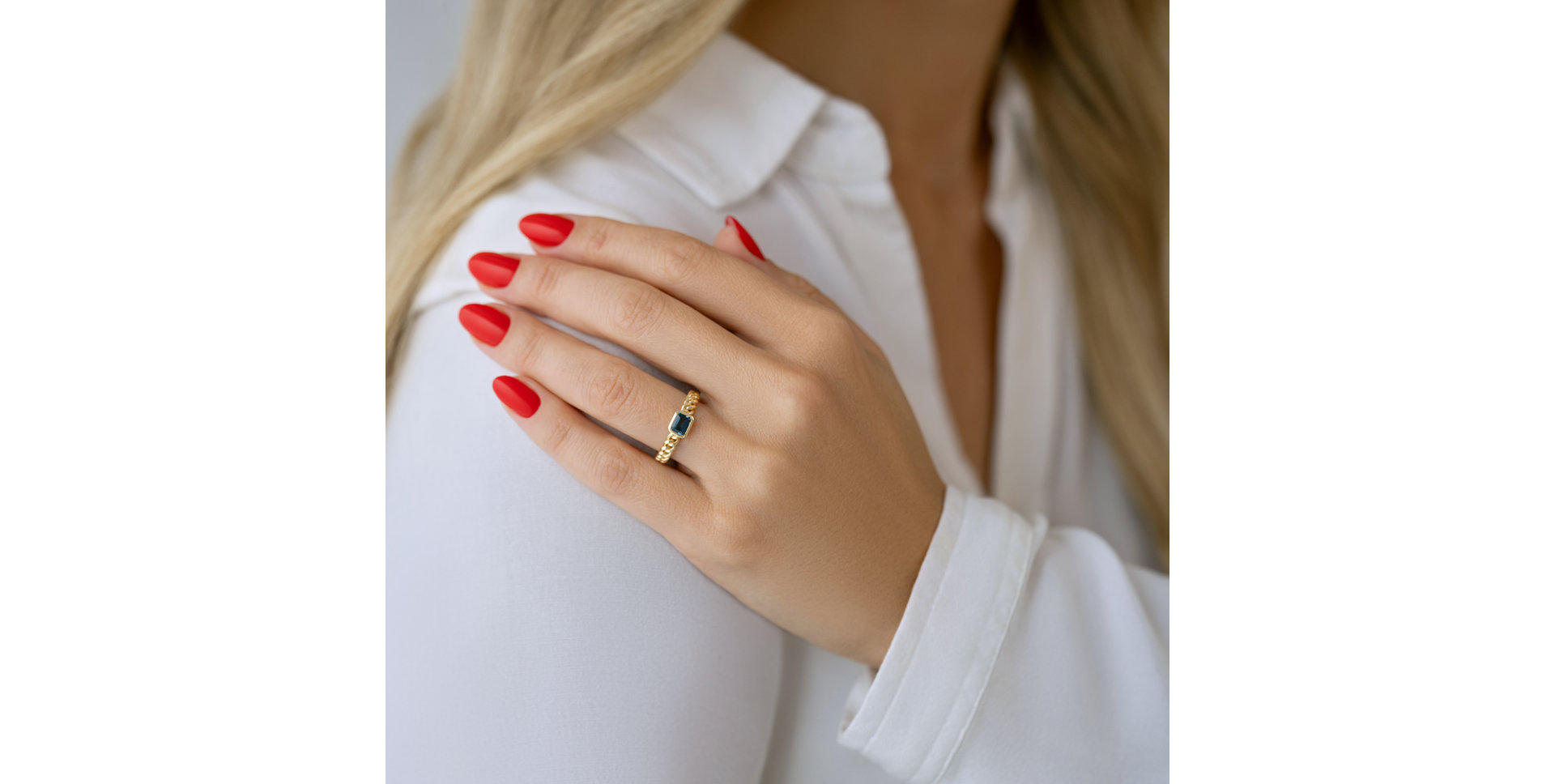 Ring with Topaz Vespera Frost