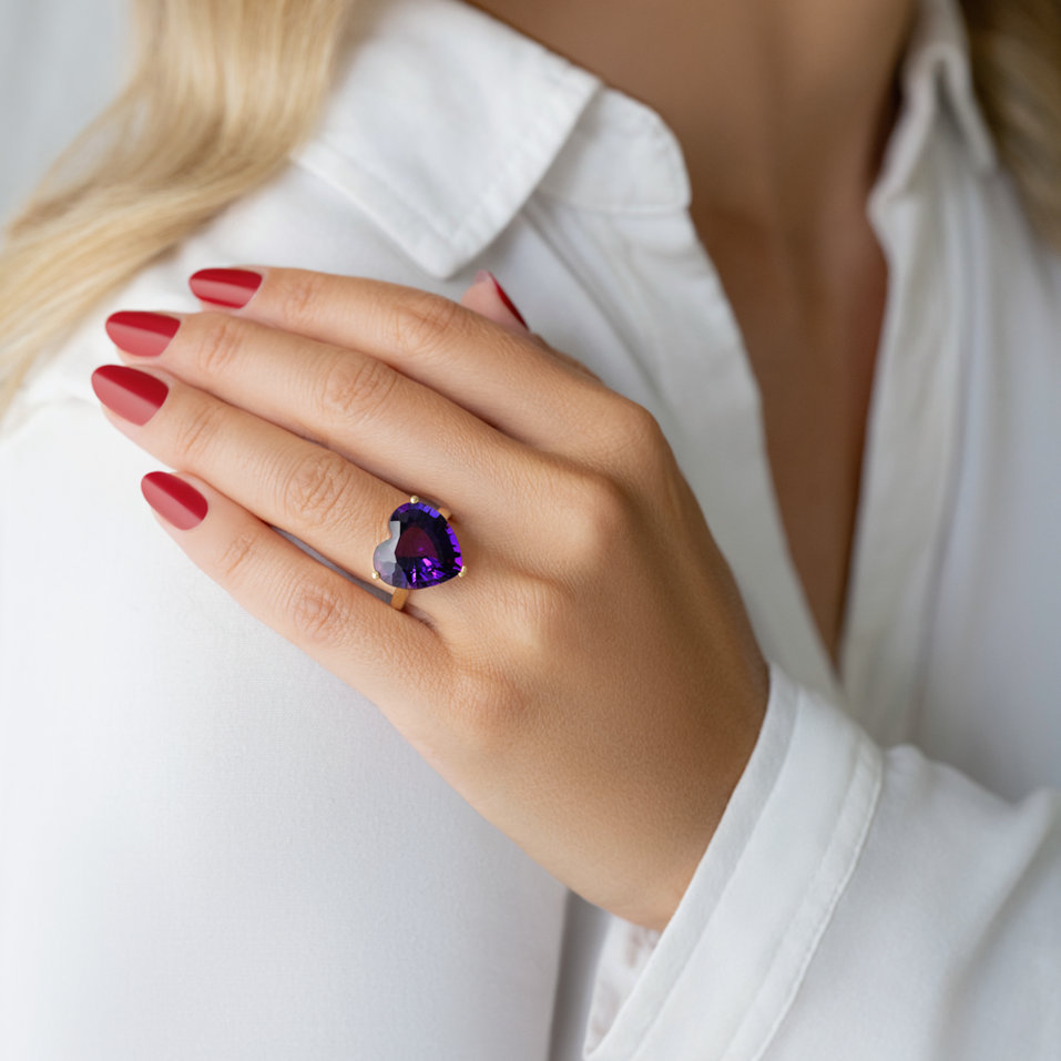 Ring with Amethyst Amethyst Heart