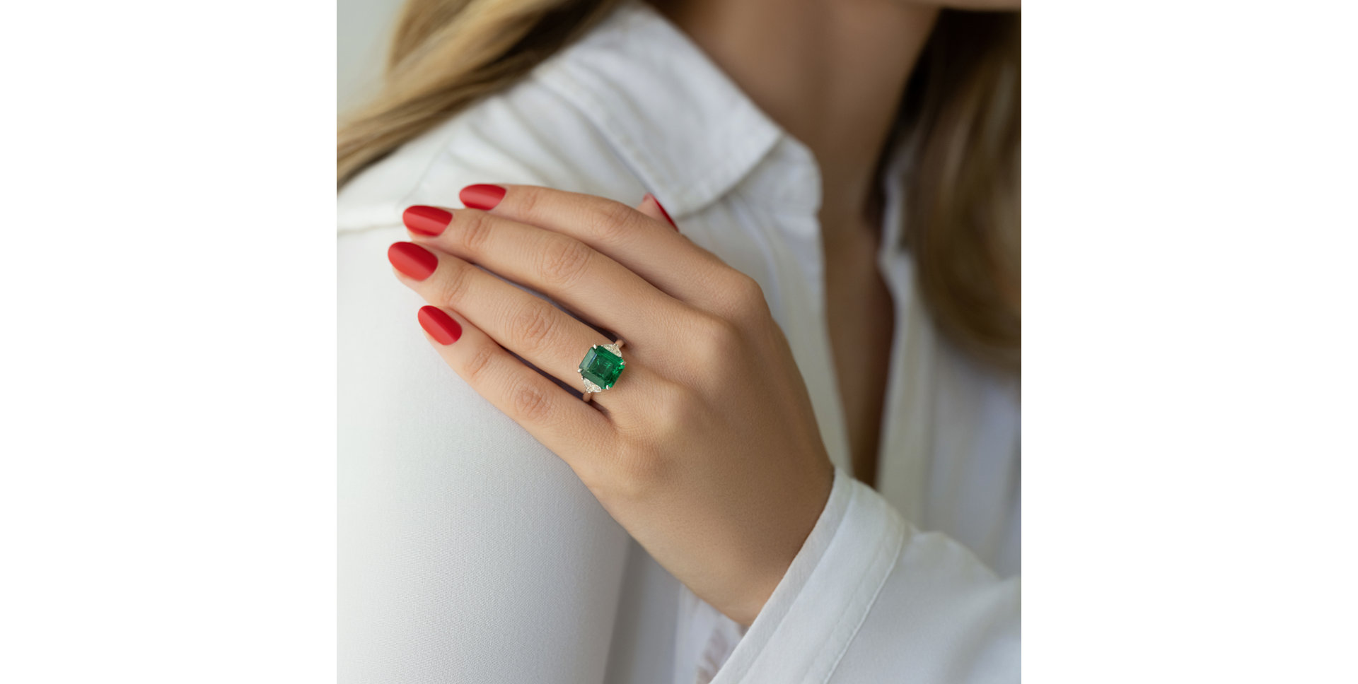Diamond ring with Emerald Egbert