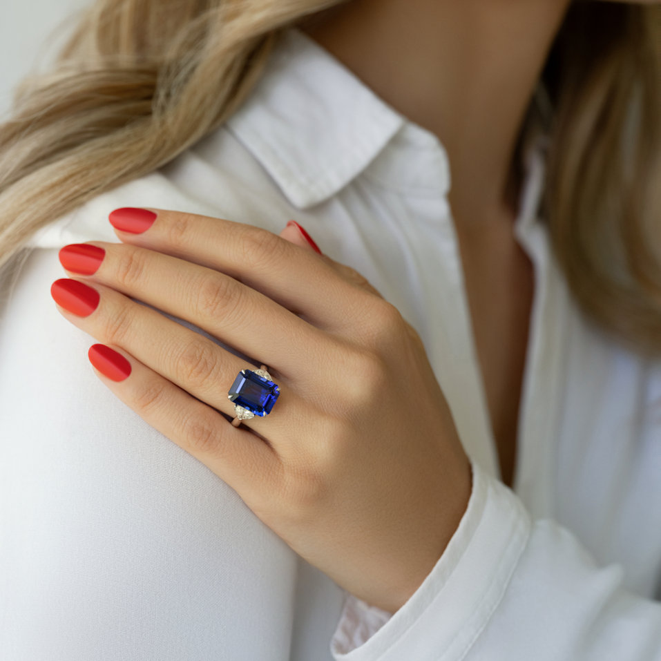 Diamond ring with Tanzanite Egbert