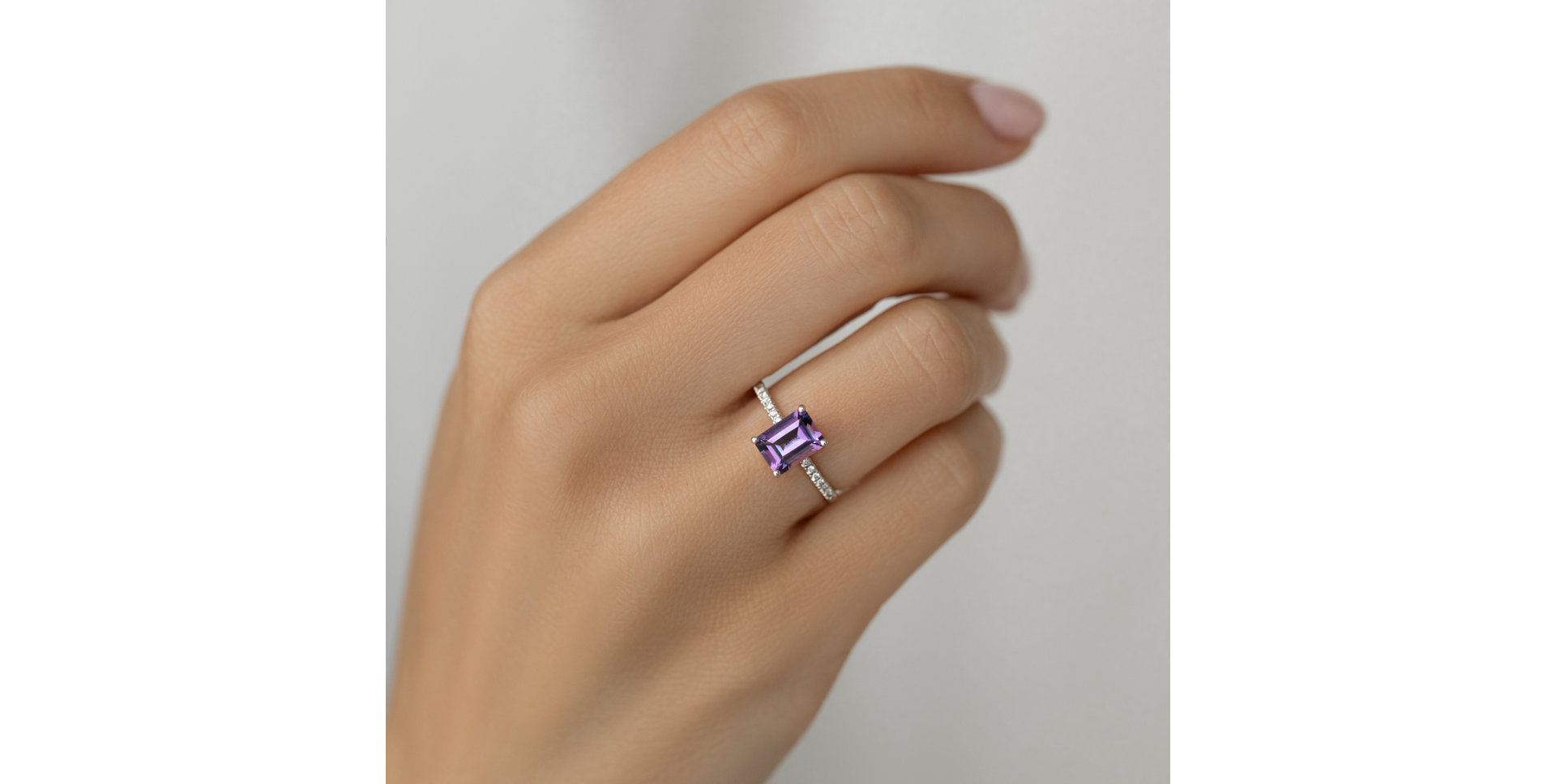 Diamond ring with Topaz Mireth