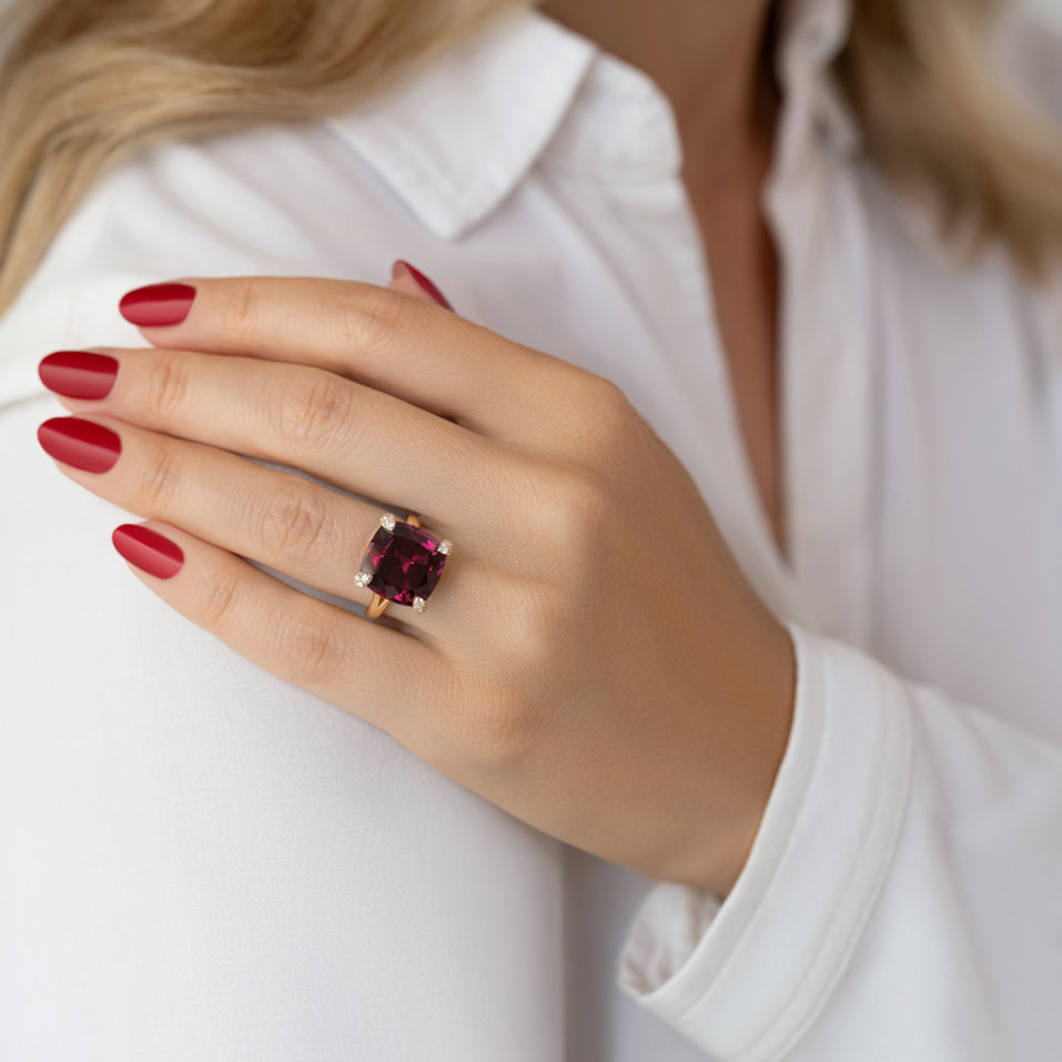 Diamond ring with Rhodolite Scarlet Mirage