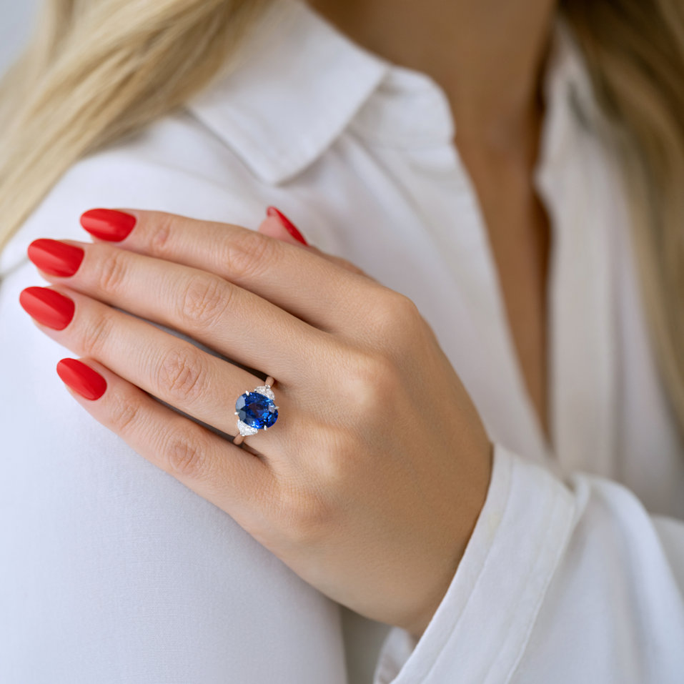 Diamond ring with Sapphire Dravyn