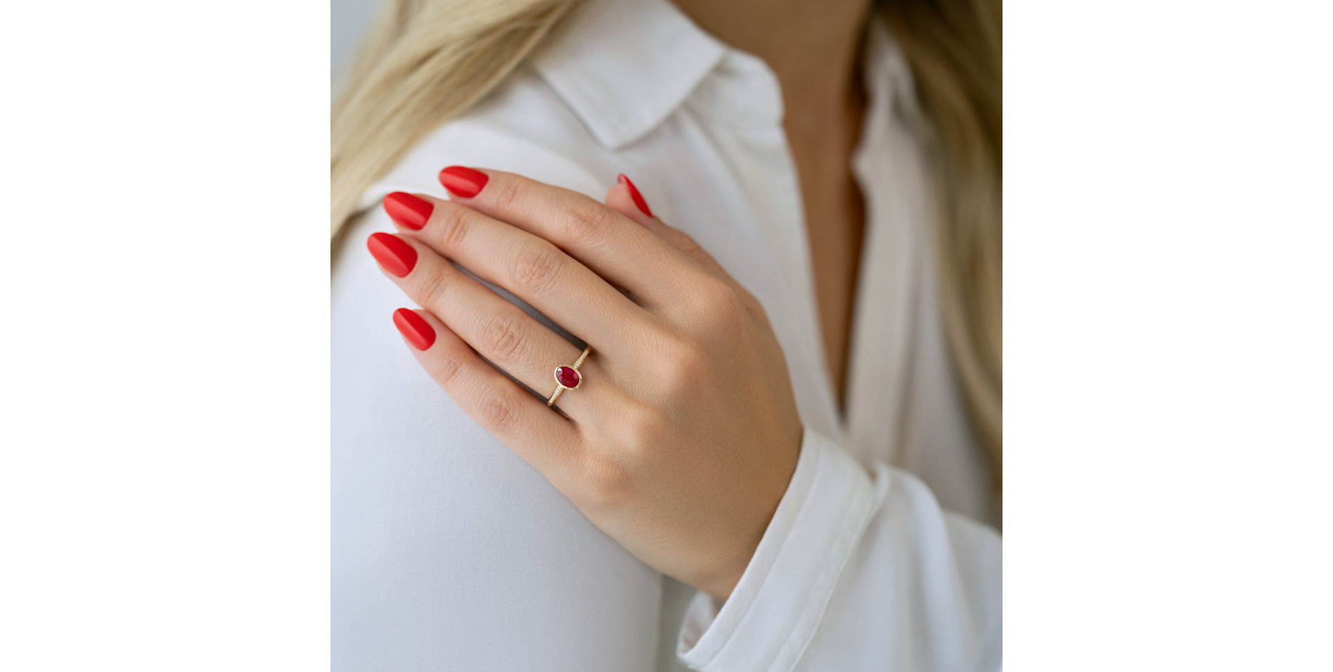 Diamond ring with Ruby Elliptical perfection