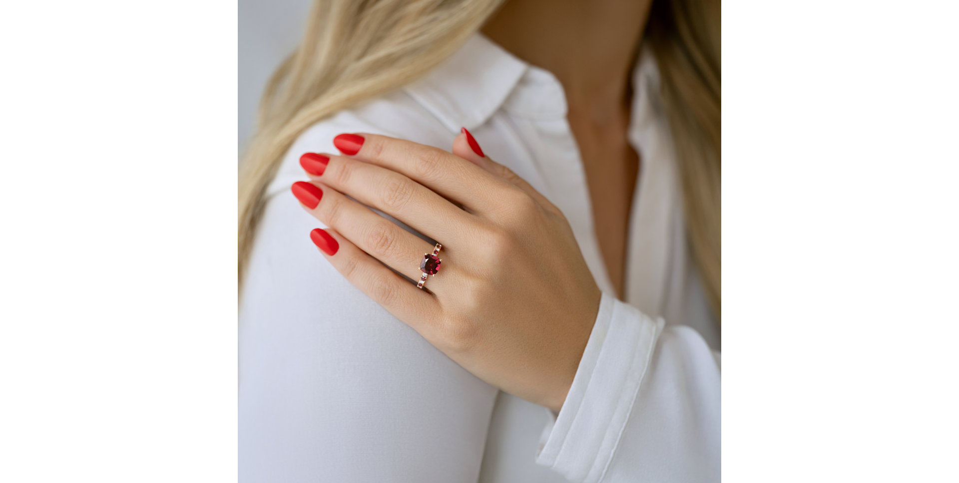 Diamond ring with Rhodolite Imelda