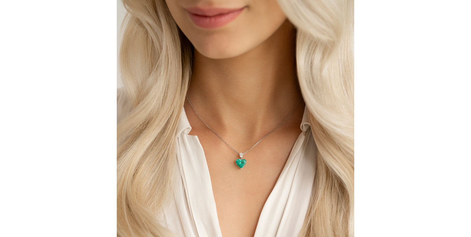 Diamond necklace with Emerald Euphoric Passion