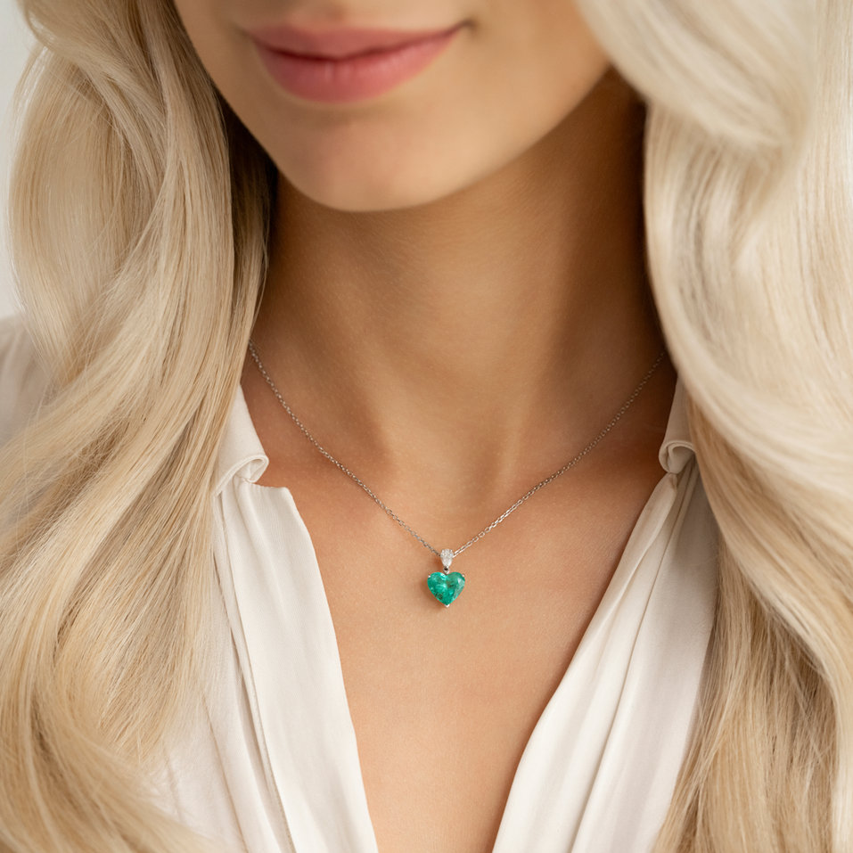 Diamond necklace with Emerald Euphoric Passion