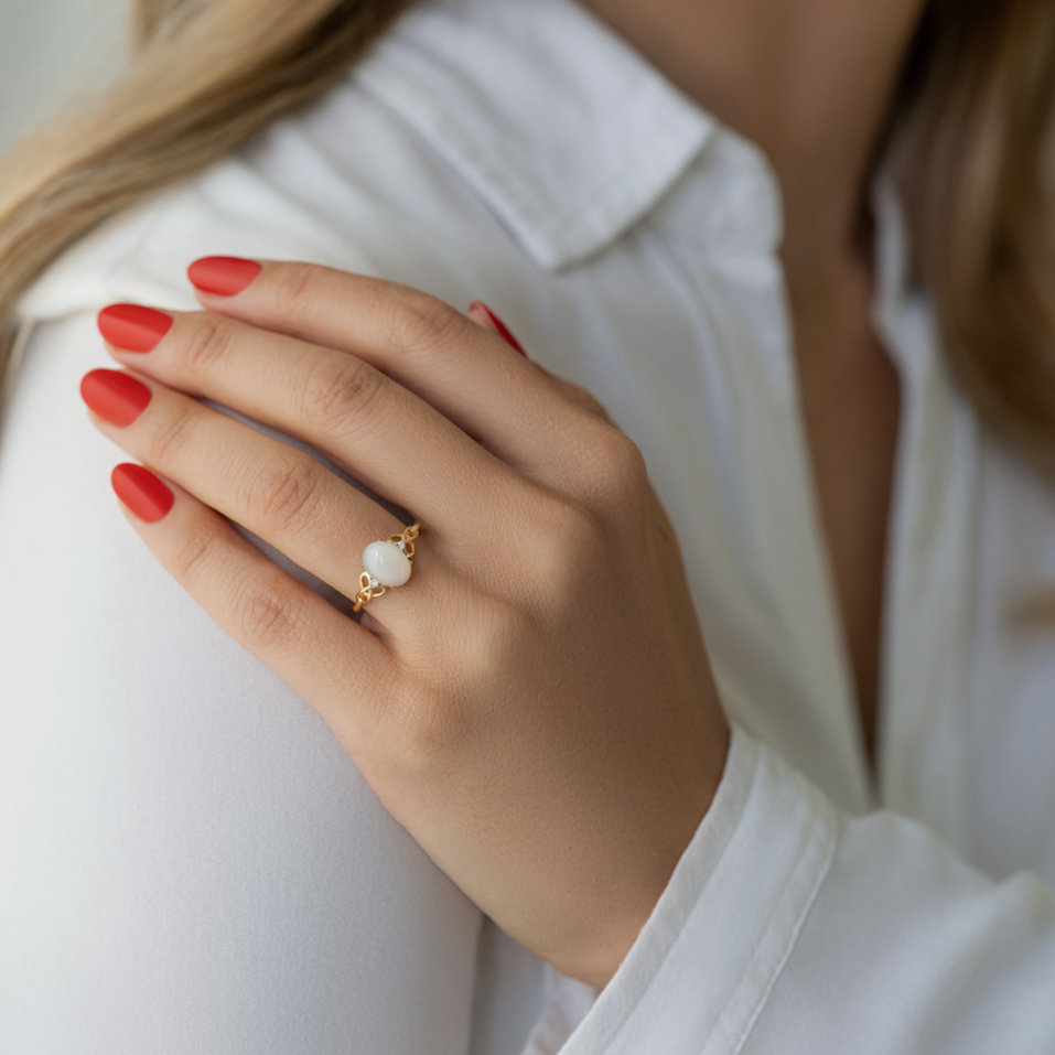 Diamond ring with Moonstone Virgin Lady