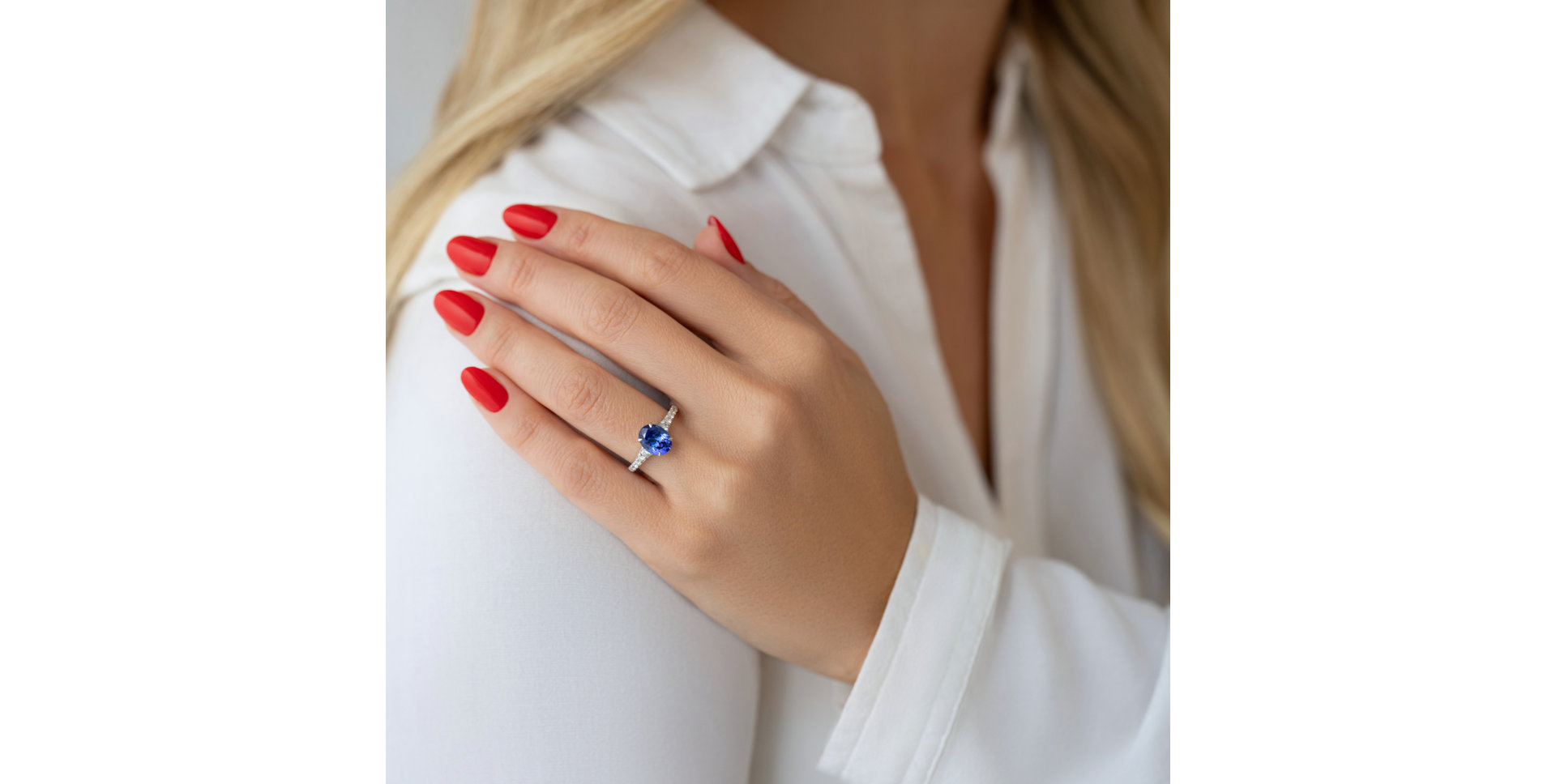 Diamond ring with Tanzanite Shimmering dazzle