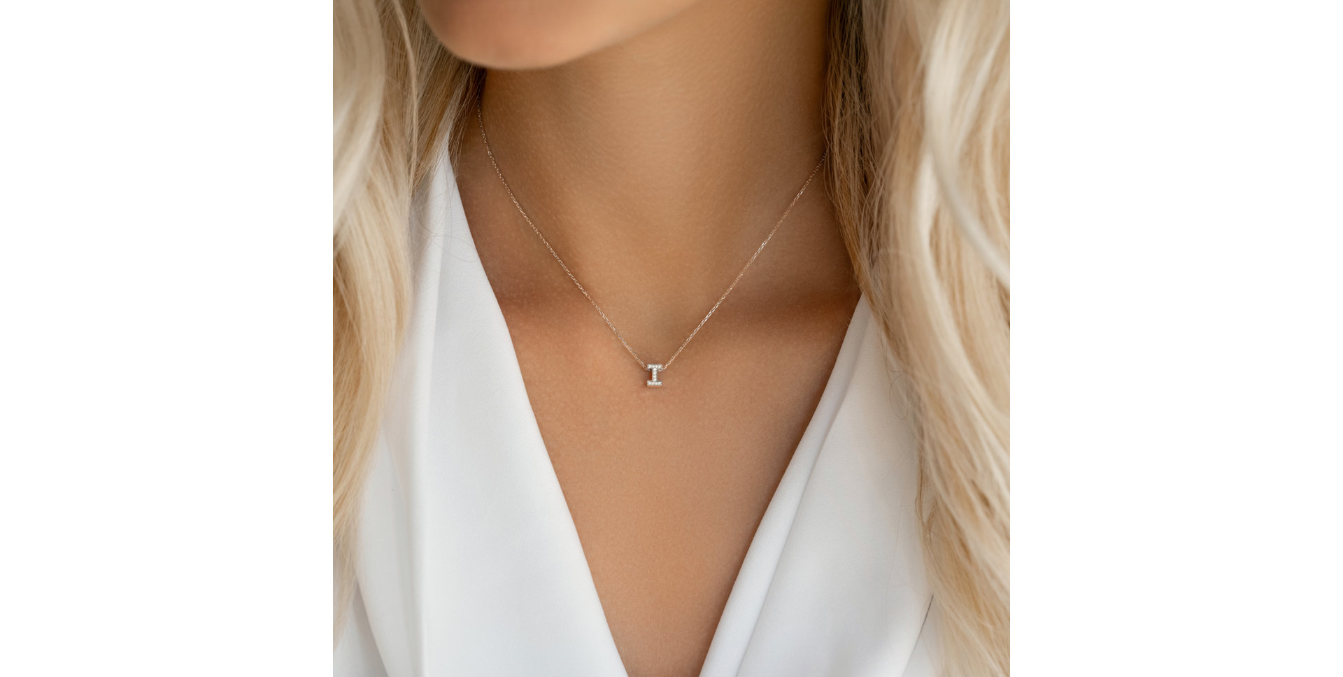 Diamond pendant Twinkling  Letter