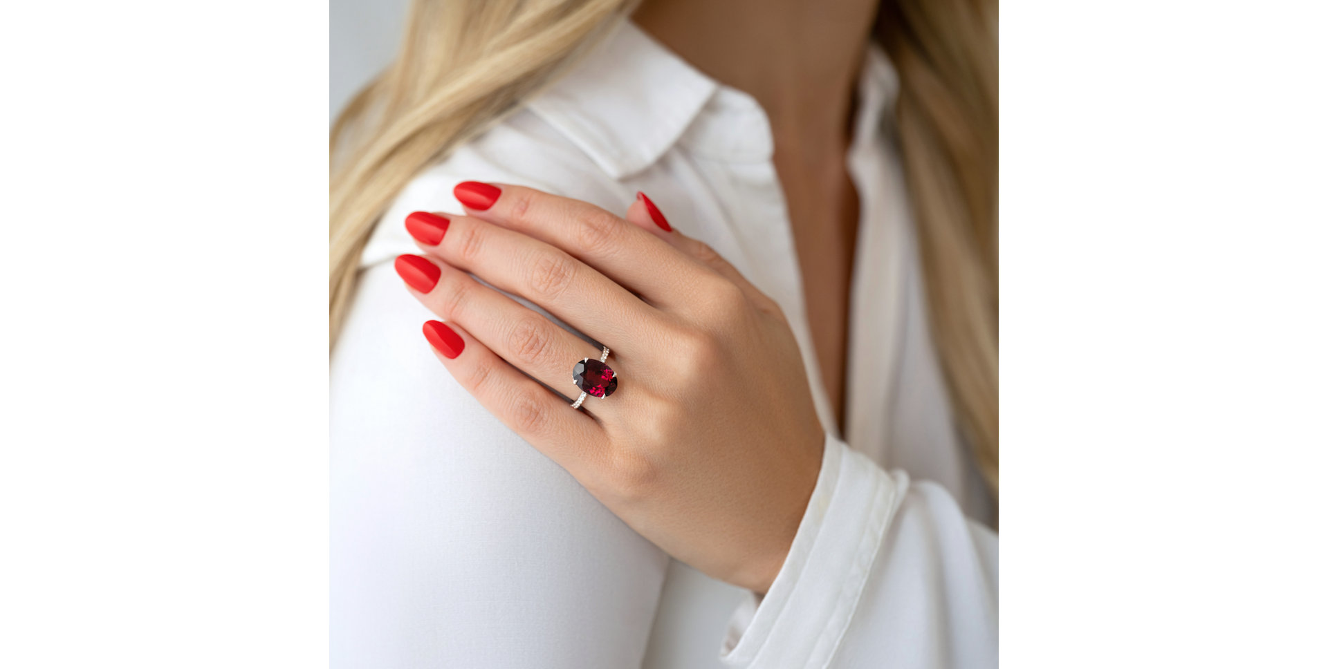 Diamond ring with Rhodolite Burgundy Flame