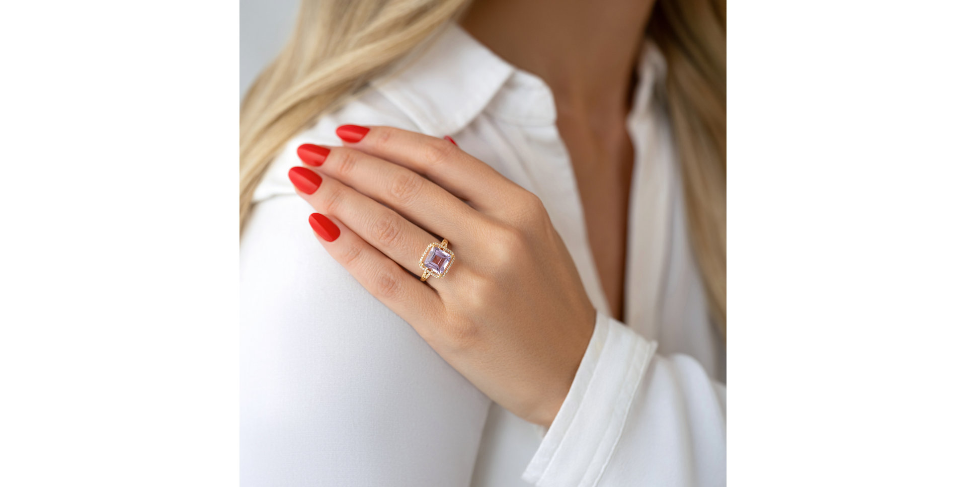 Diamond ring with Amethyst Unicum Amuletum