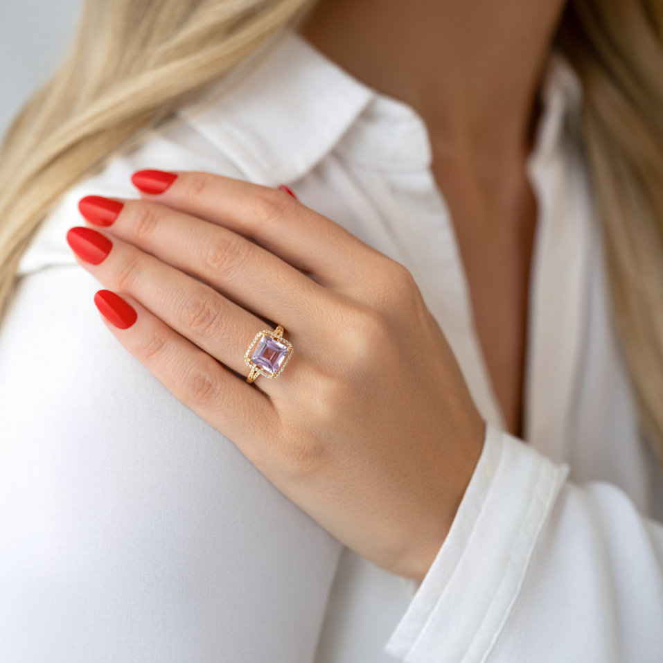 Diamond ring with Amethyst Unicum Amuletum