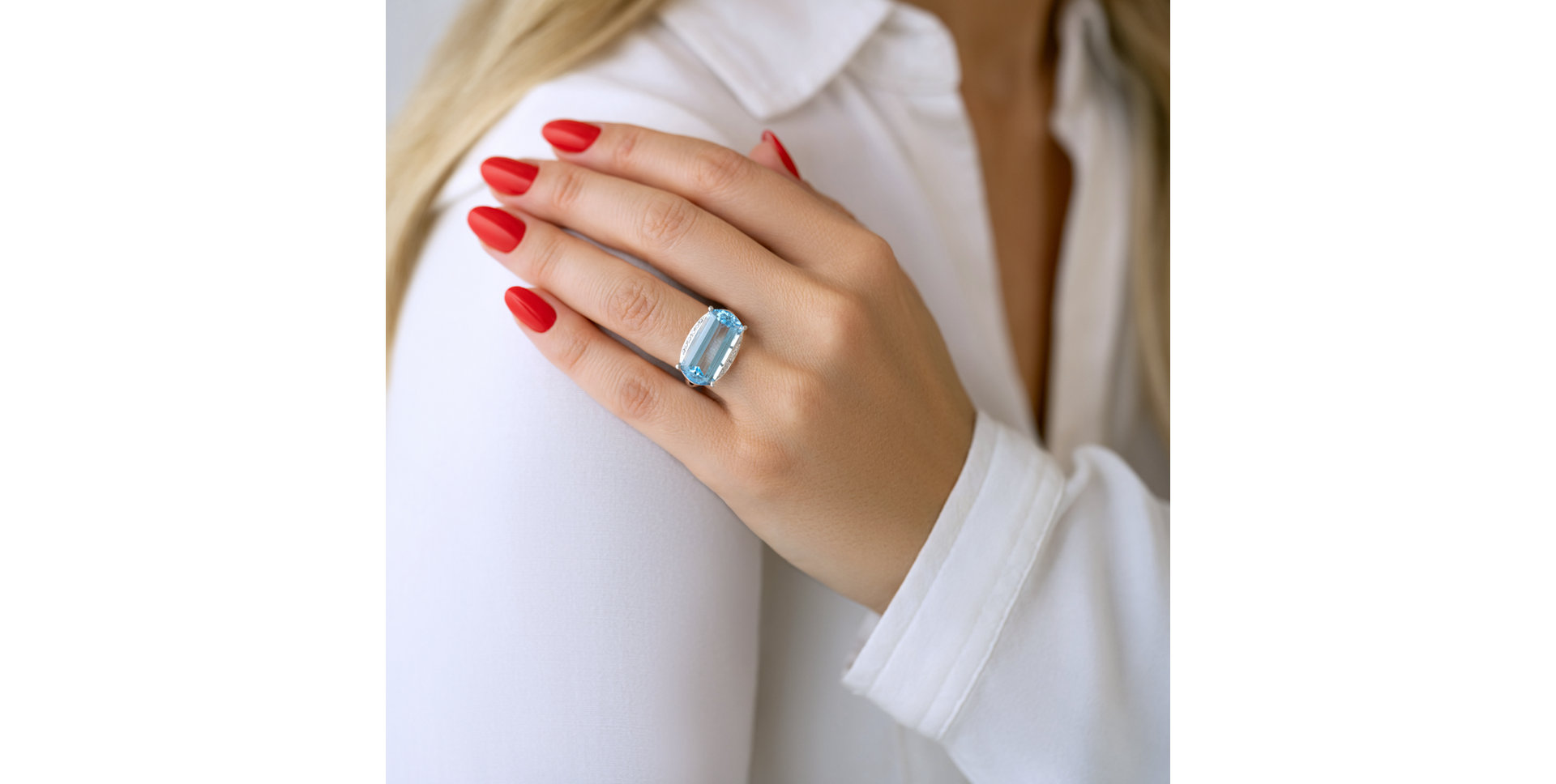 Diamond ring with Topaz Tasha