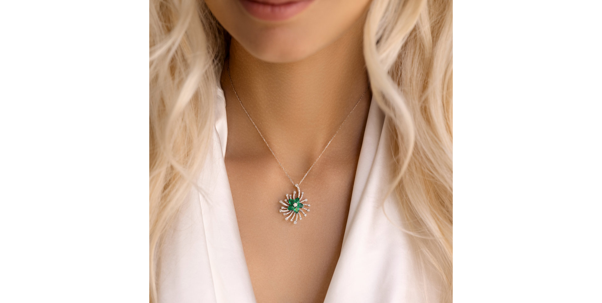 Diamond necklace with Emerald Emerald Rise of Hope