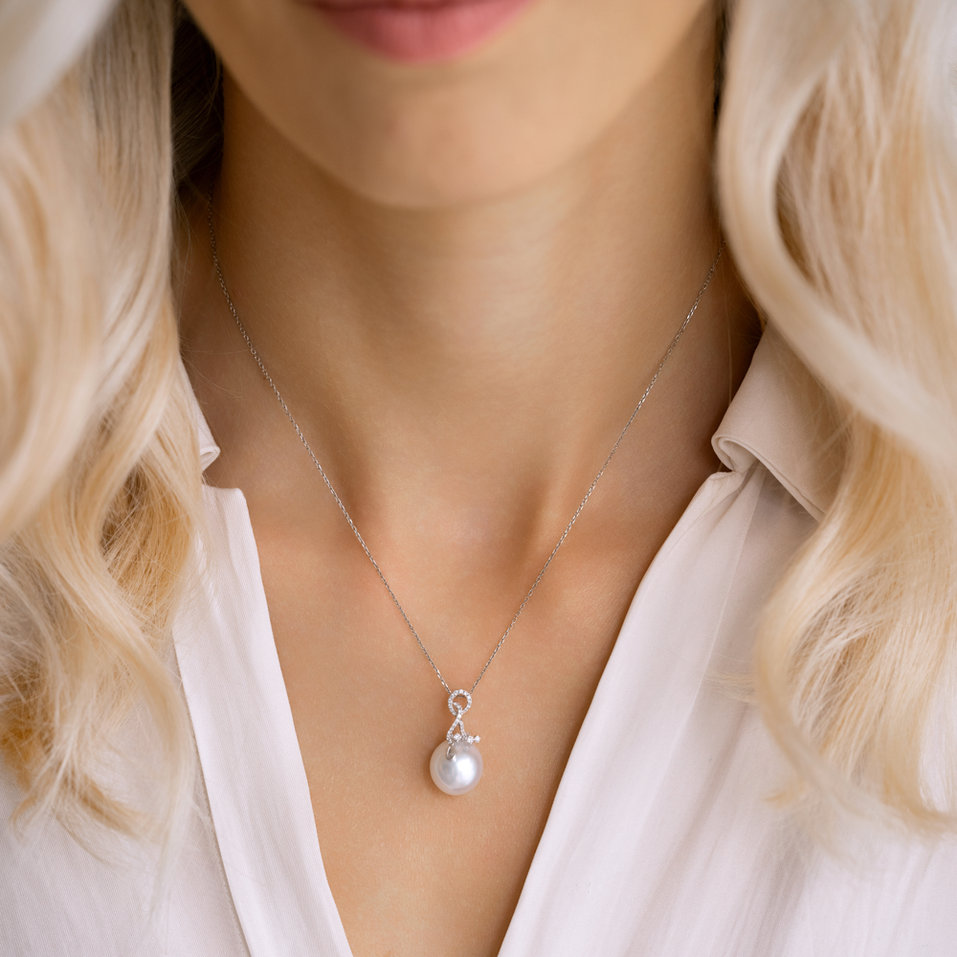 Diamond necklace with Pearl Caliadne