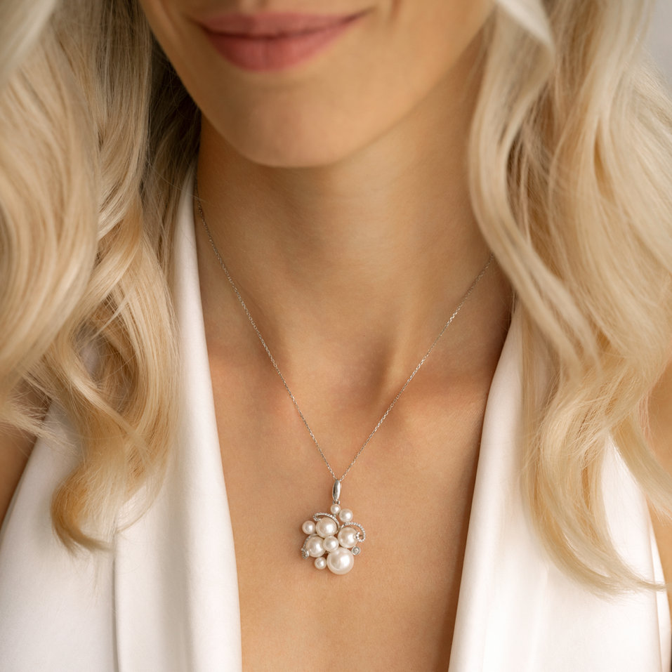 Diamond necklace with Pearl Nymph Sin