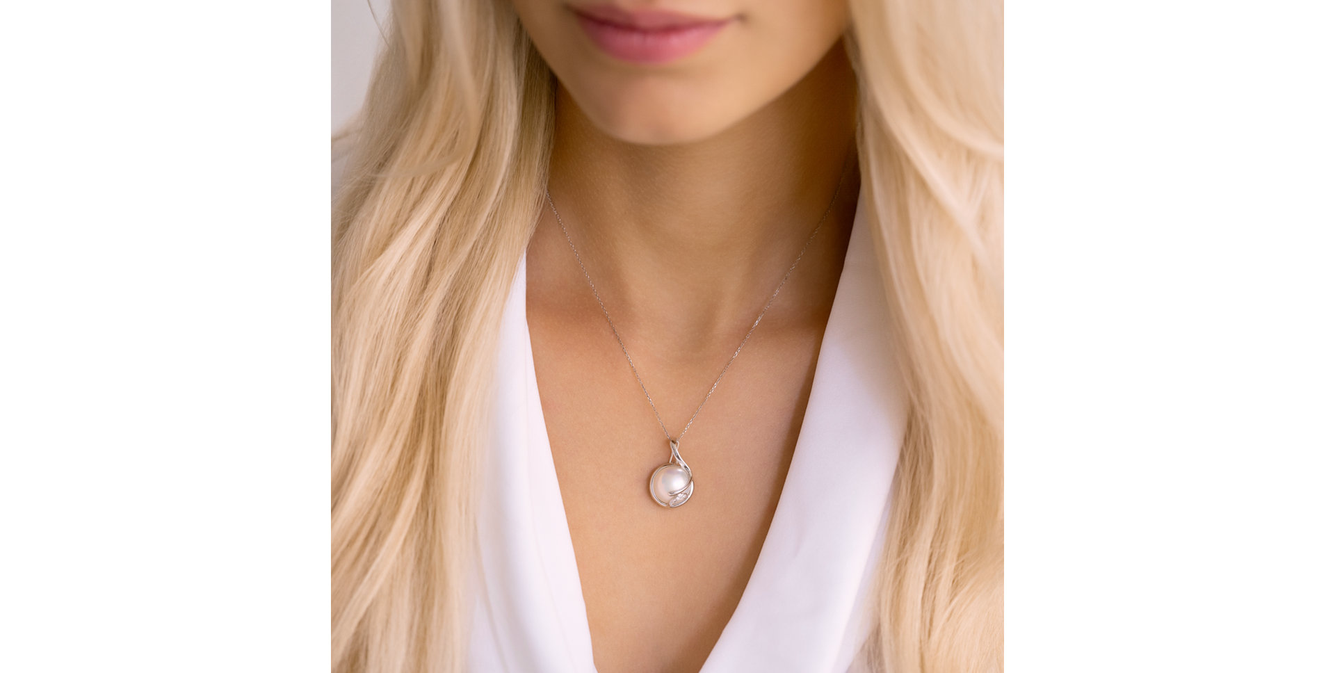 Diamond necklace with Pearl Jennifer