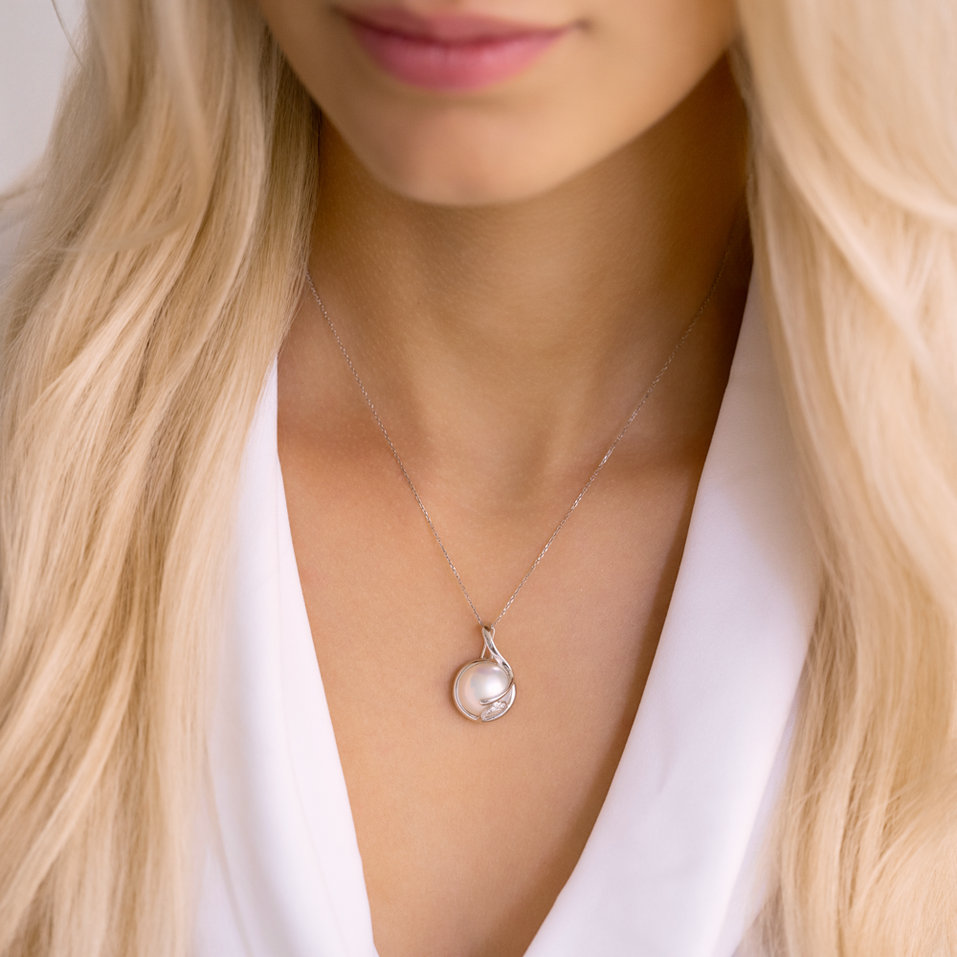 Diamond necklace with Pearl Jennifer