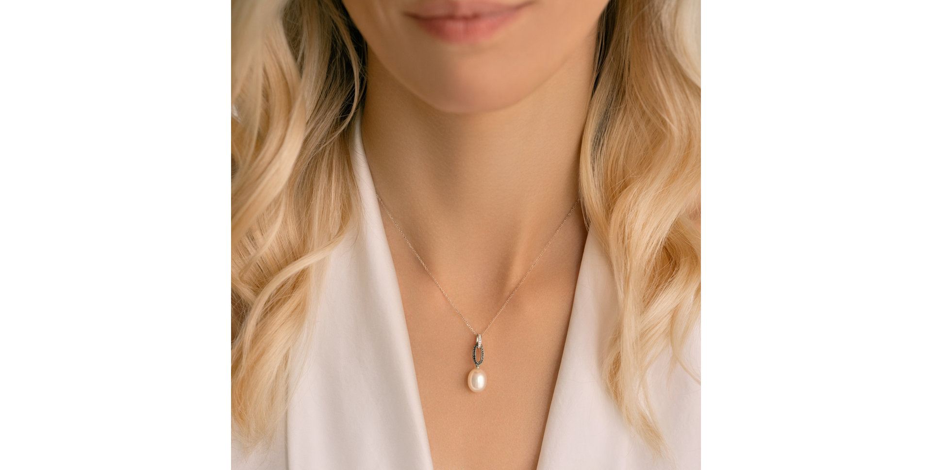 Necklace with black and white diamonds and Pearl Rhapsody