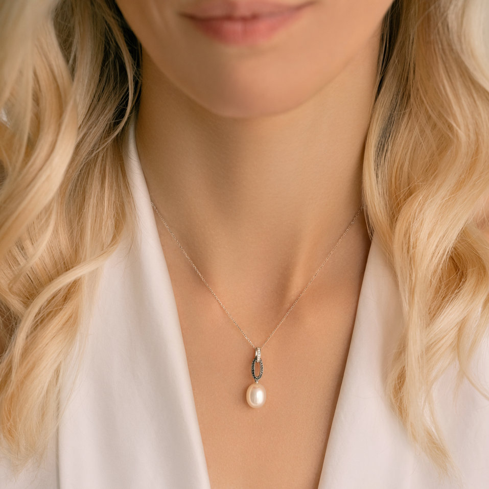 Necklace with black and white diamonds and Pearl Rhapsody
